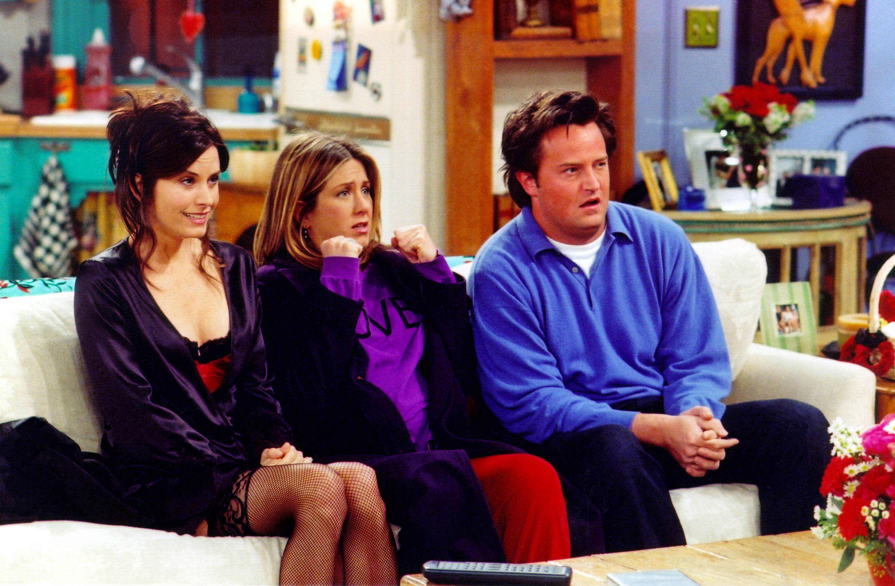 Courteney Cox, Jennifer Aniston und Matthew Perry in der NBC-Serie "Friends" | Quelle: Getty Images