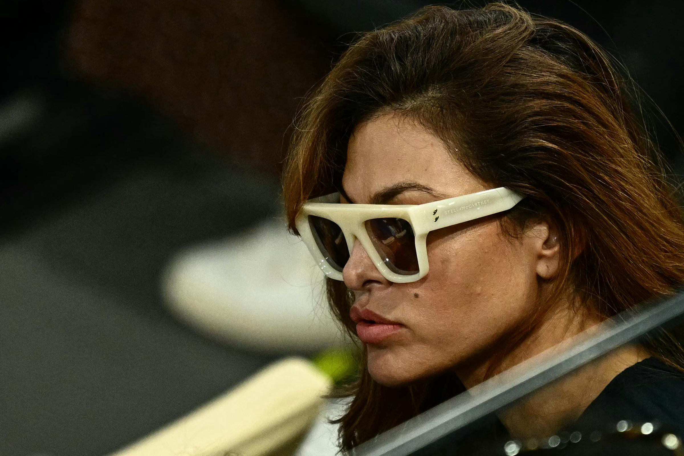 Eva Mendes besucht das Finale am Stufenbarren der Frauen in der Bercy Arena während der Olympischen Spiele 2024 in Paris am 4. August 2024 | Quelle: Getty Images