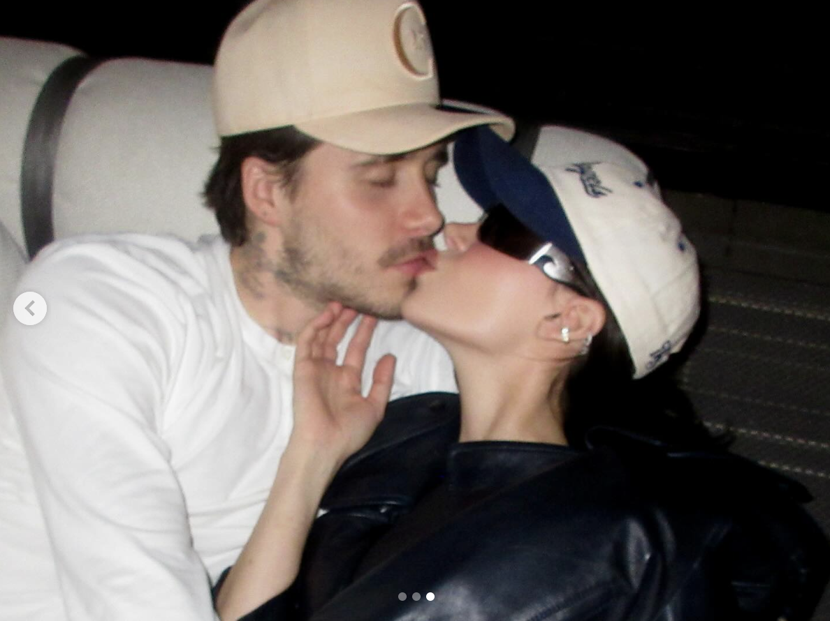 Brooklyn Beckham und Nicola Peltz küssen sich – wie auf einem Foto vom 29. April 2025 zu sehen ist | Quelle: Instagram/brooklynpeltzbeckham