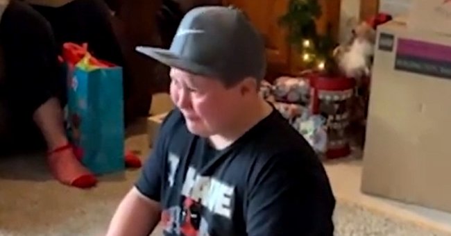 Junge, der in Tränen ausbrach, als er erfuhr, dass er als Geschenk adoptiert wurde. | Quelle: Facebook/GoodMorningAmerica
