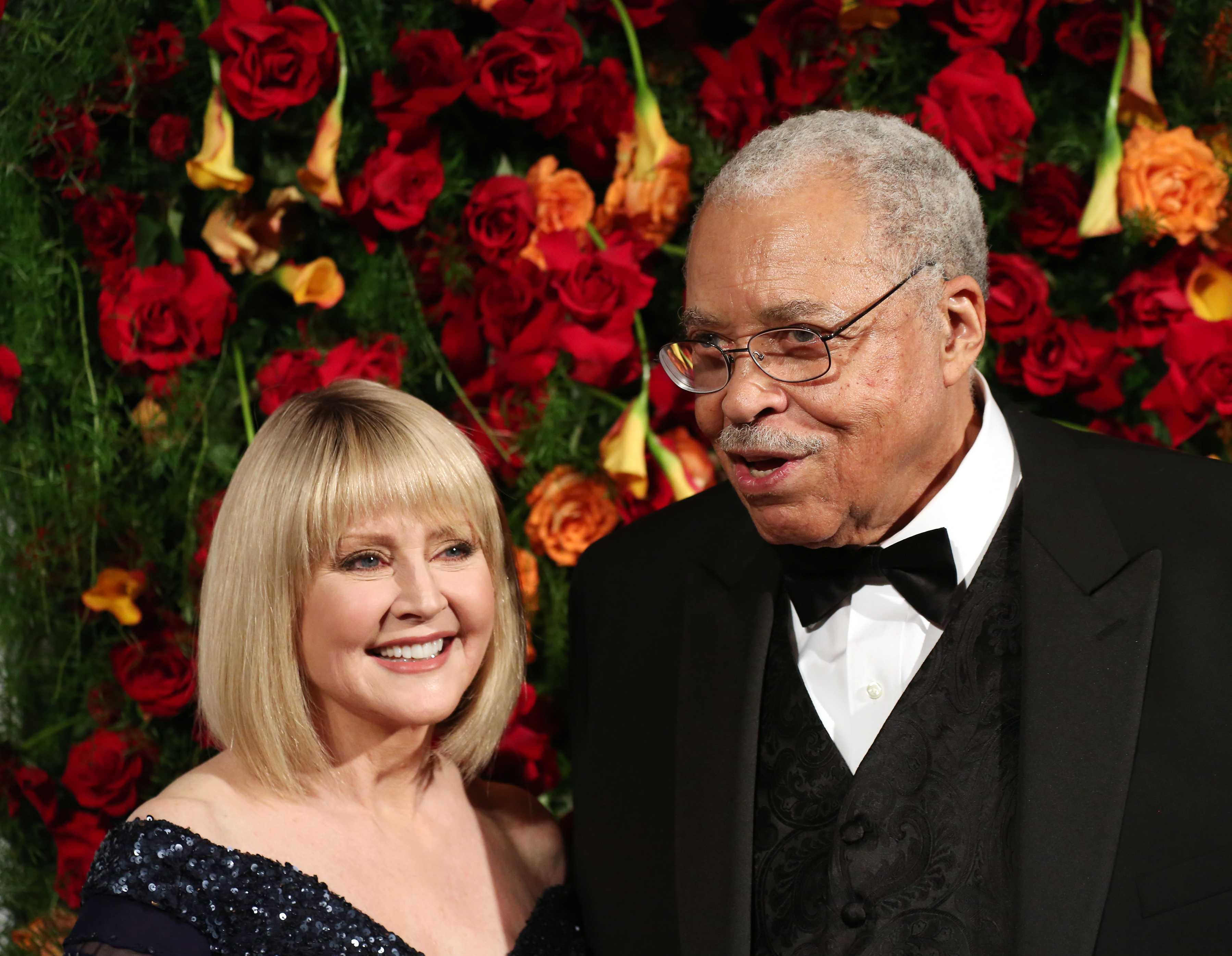 Cecilia Hart und James Earl Jones bei einer Veranstaltung zu seinen Ehren, die vom American Theatre Wing am 28. September 2015 in New York City ausgerichtet wurde. | Quelle: Getty Images