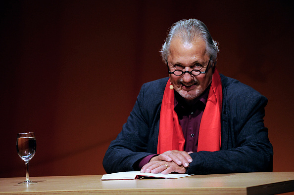 Konrad Beikircher bei einer Lesung auf der Frankfurter Buchmesse. | Quelle: Getty Images