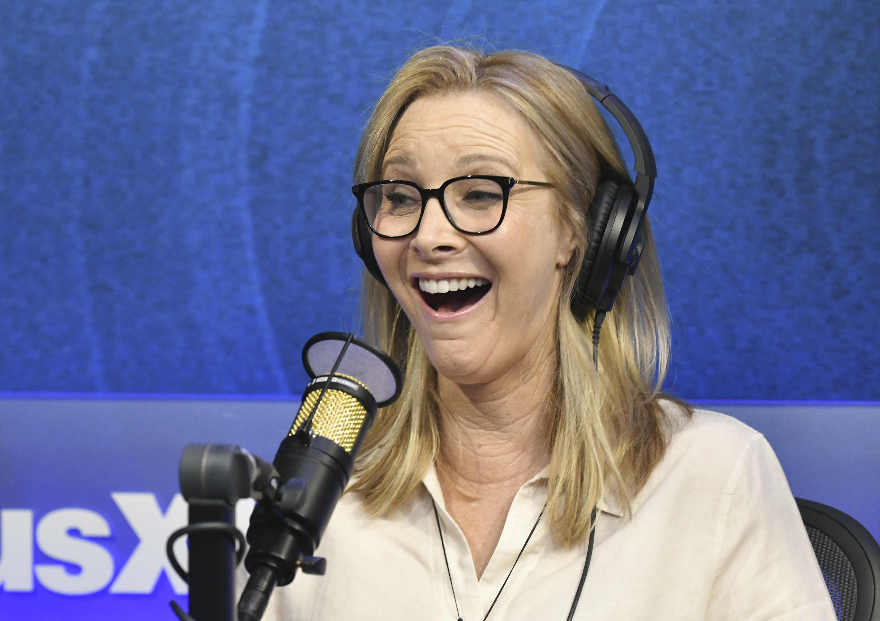 Lisa Kudrow besucht das SiriusXM Hollywood Studio in Los Angeles, Kalifornien am 28. Juni 2022. | Quelle: Getty Images