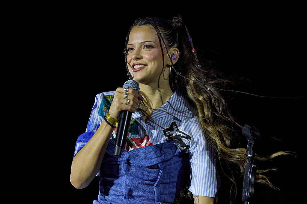 17. September 2025, Hamburg: Die Sängerin und Rapperin Nina Chuba tritt während des Reeperbahn-Festivals auf der Bühne am Heiligengeistfeld auf. Das Motto des 20. Reeperbahn-Festivals lautet „Imagine Togetherness!“. | Quelle: Getty Images