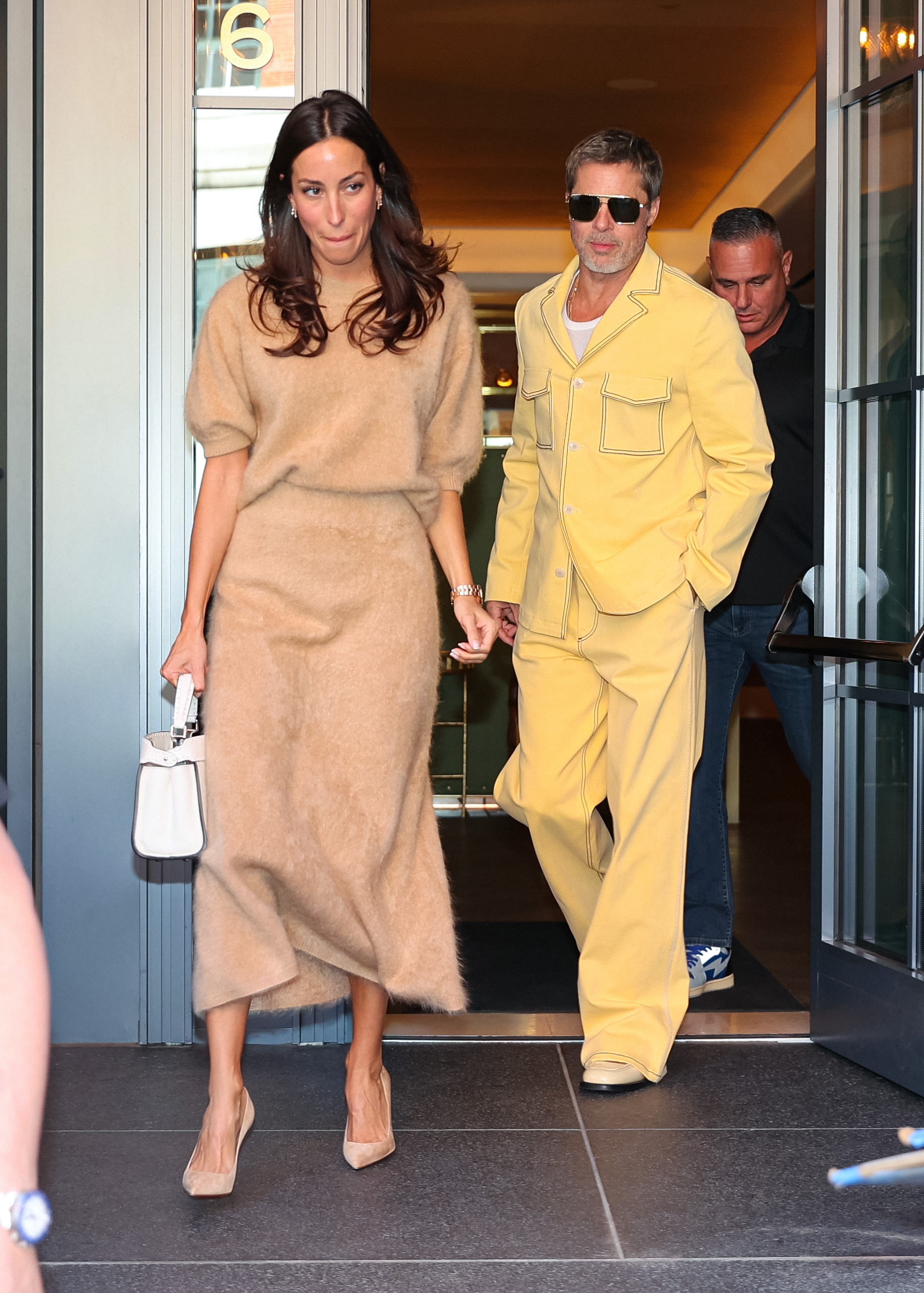 Ines de Ramon und Brad Pitt werden am 9. September 2024 in New York City gesichtet. | Quelle: Getty Images