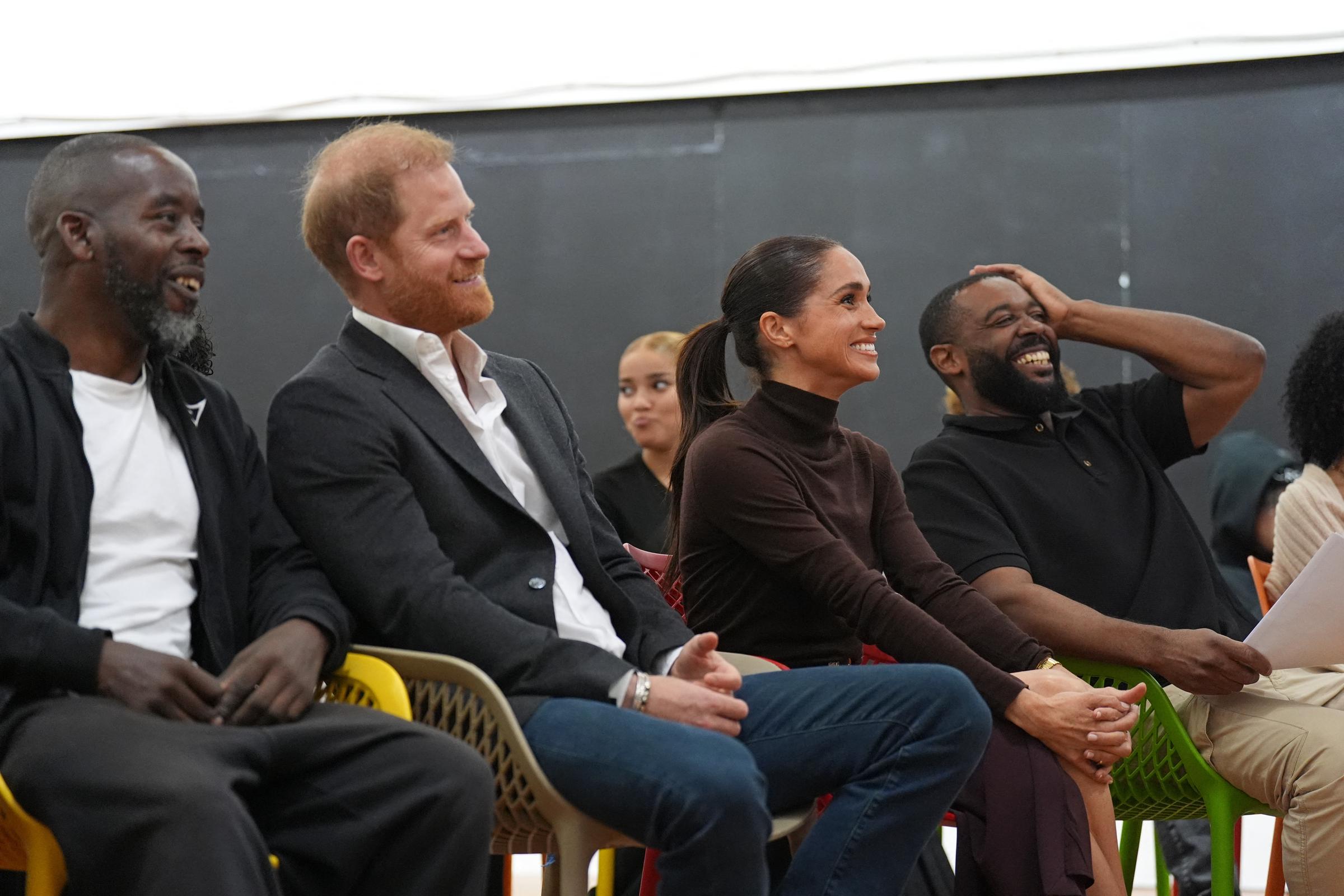 Harry und Meghan besuchen am 15. Oktober 2026 das Community Recording Studio (CRS) in Nottingham, Mittelengland. | Quelle: Getty Images