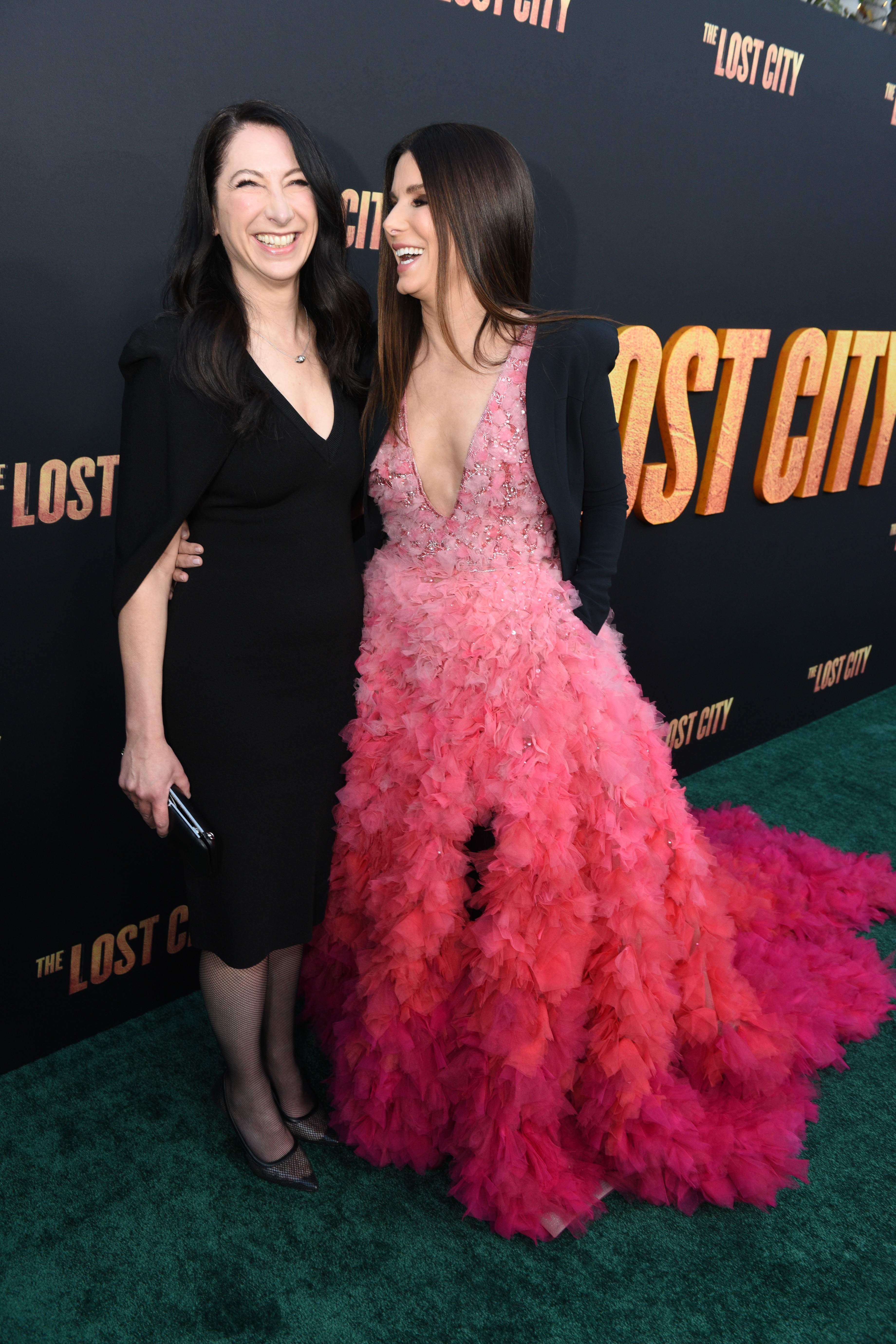 Gesine Bullock-Prado und Sandra Bullock bei der Premiere von "The Lost City" in Los Angeles, 2022 | Quelle: Getty Images