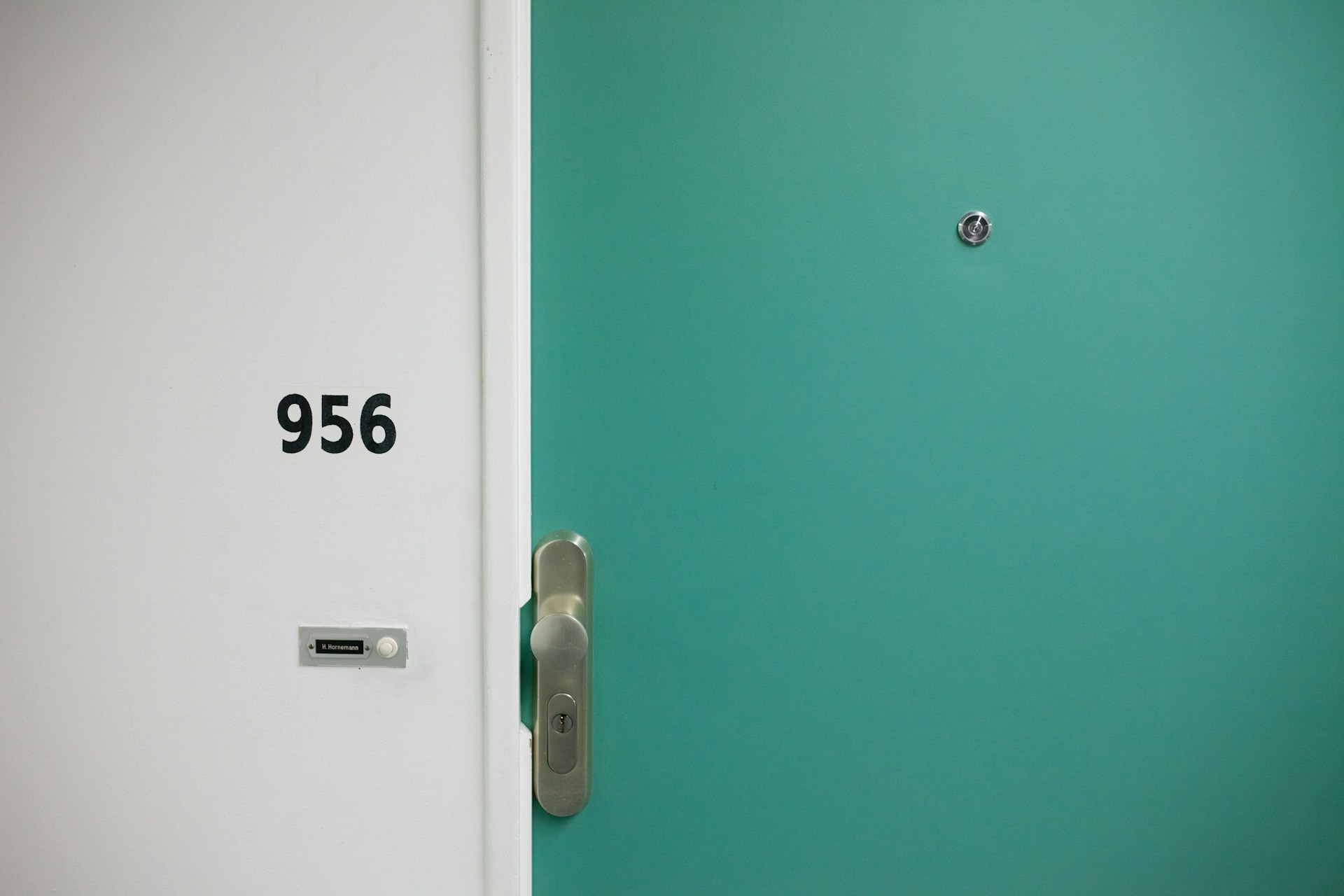 Eine Wohnungstür | Quelle: Unsplash