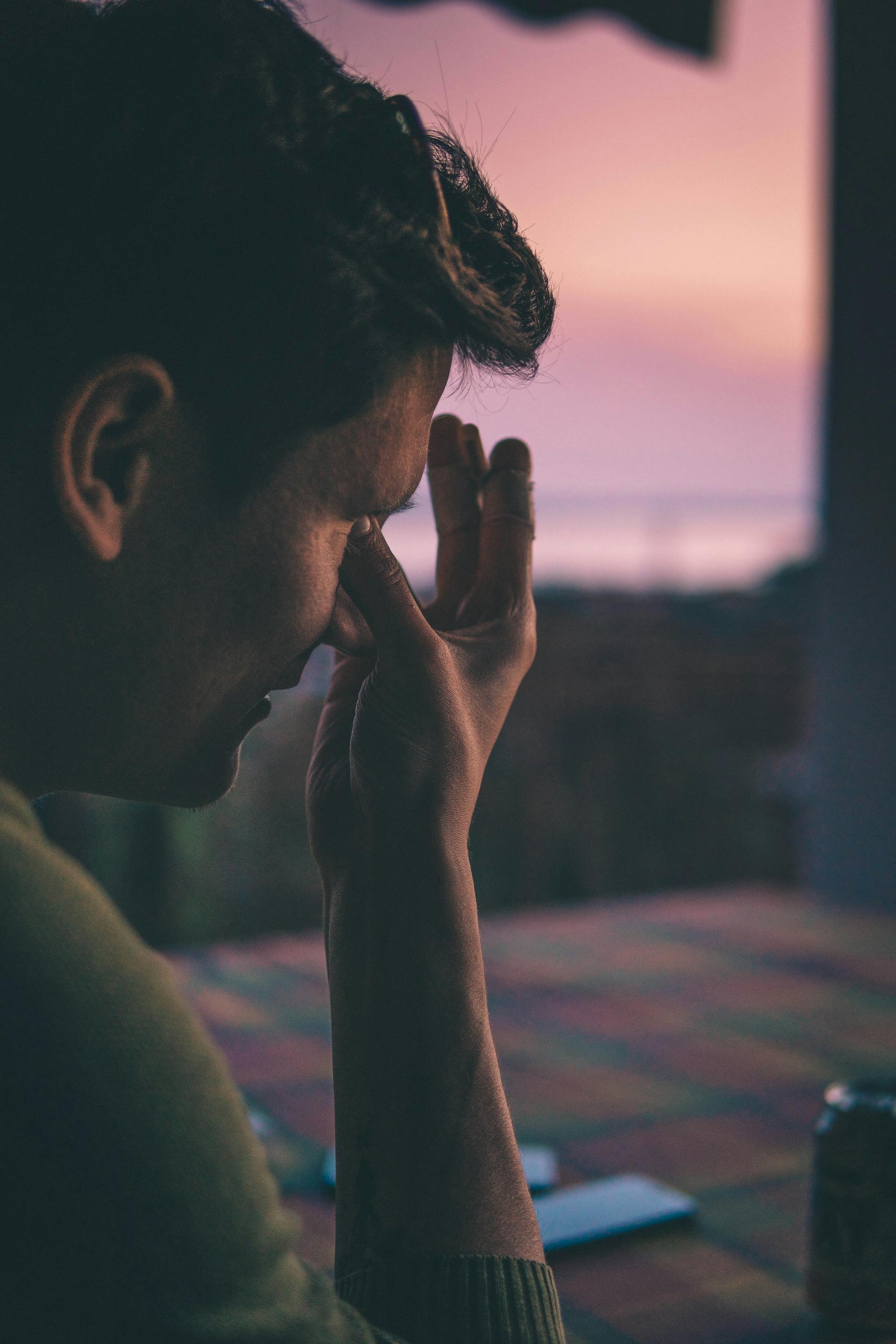 Smutny człowiek | Źródło: Pexels