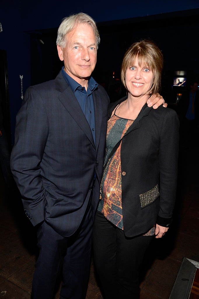 Schauspieler Mark Harmon (L) und Ehefrau Schauspielerin Pam Dawber besuchen die Rolling Stones-Performance im Echoplex am 27. April 2013 in Los Angeles, Kalifornien. | Quelle: Getty Images