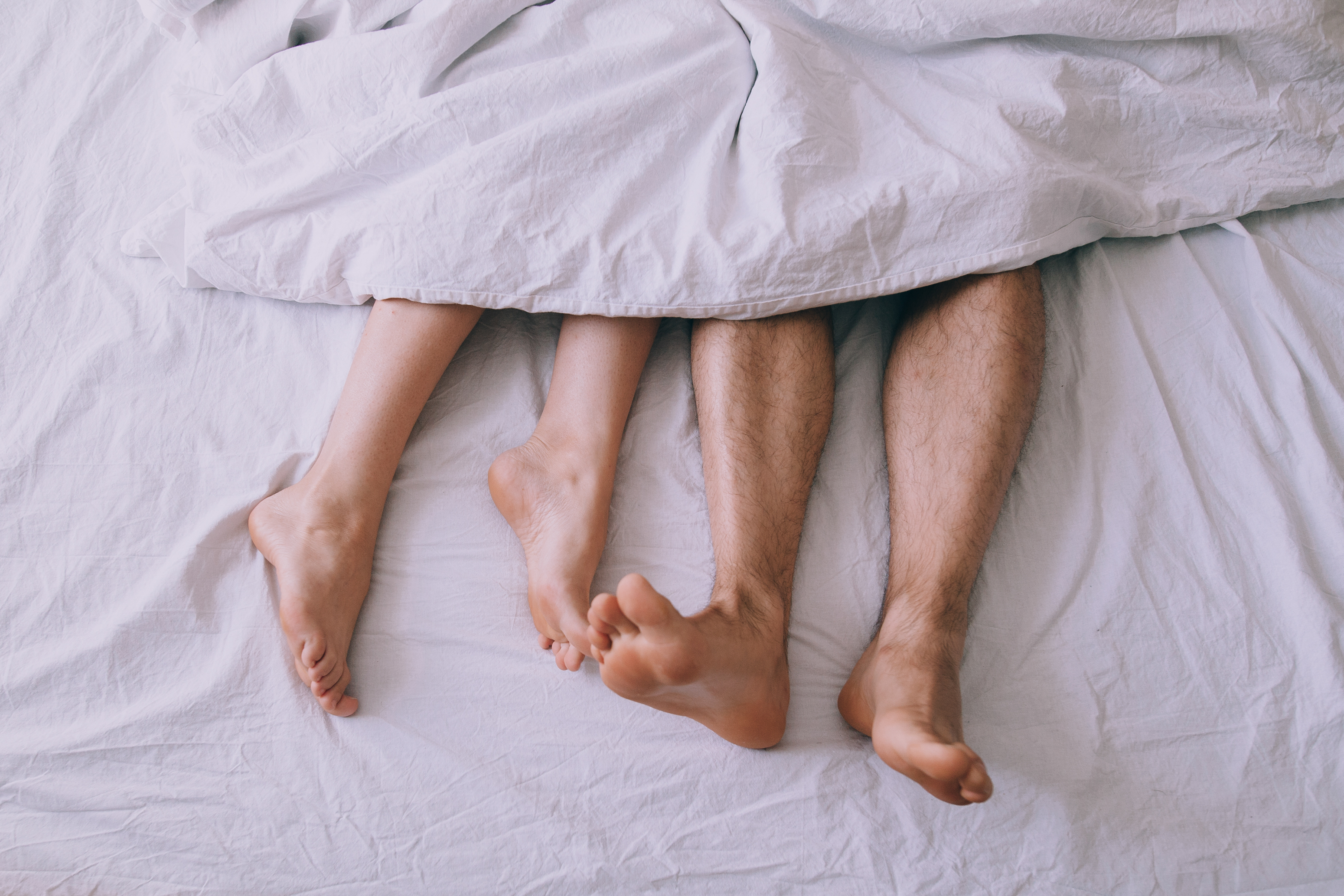 Zusammen schlafendes Paar | Quelle: Shutterstock