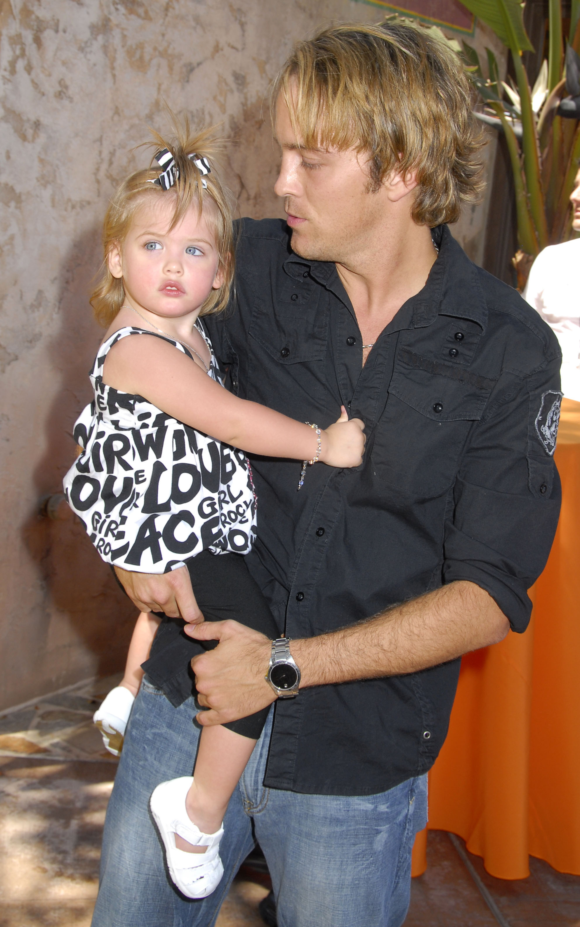 Dannielynn Birkhead und Larry Birkhead bei der Launch-Party für The Simpson's Ride in den Universal Studios Hollywood am 17. Mai 2008 in Universal City, Kalifornien. | Quelle: Getty Images