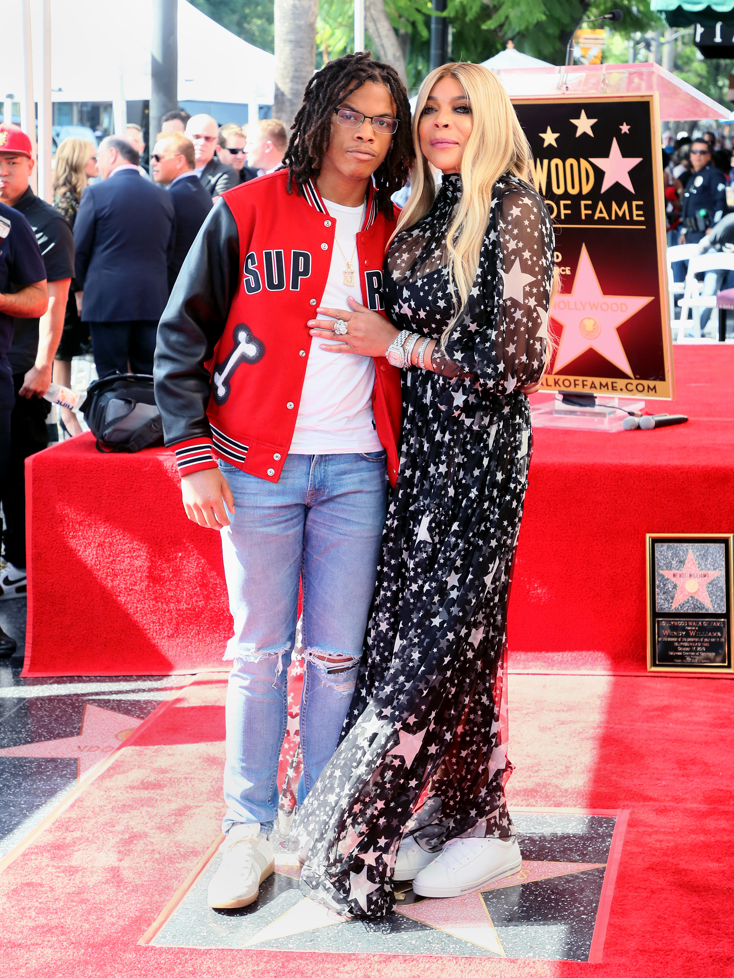 Wendy Williams und ihr Sohn Kevin Hunter Jr. bei der Verleihung eines Sterns auf dem Hollywood Walk of Fame am 17. Oktober 2019 in Hollywood, Kalifornien | Quelle: Getty Images