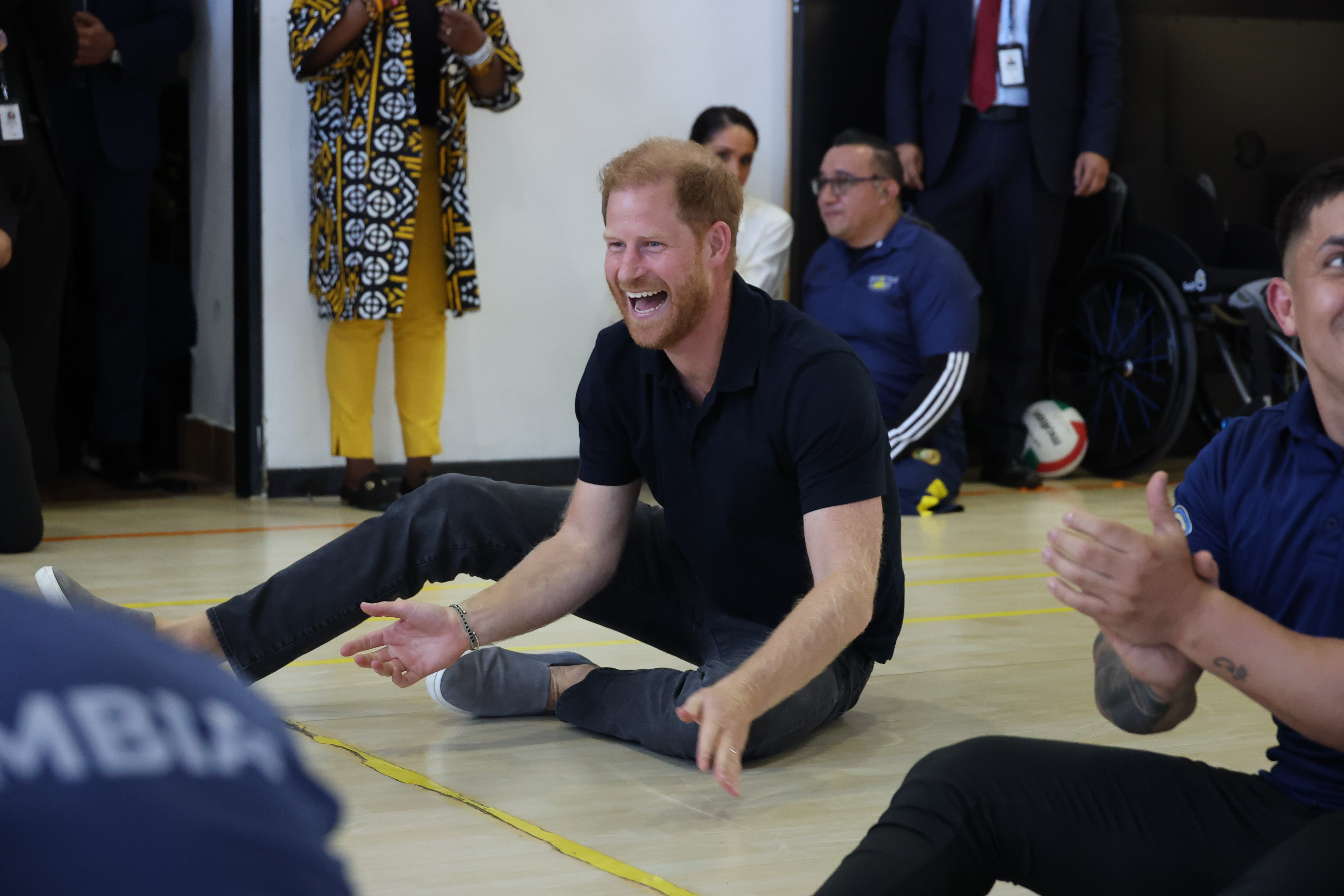 Prinz Harry lächelt und lacht in Bogota, Kolumbien, am 16. August 2024. | Quelle: Getty Images