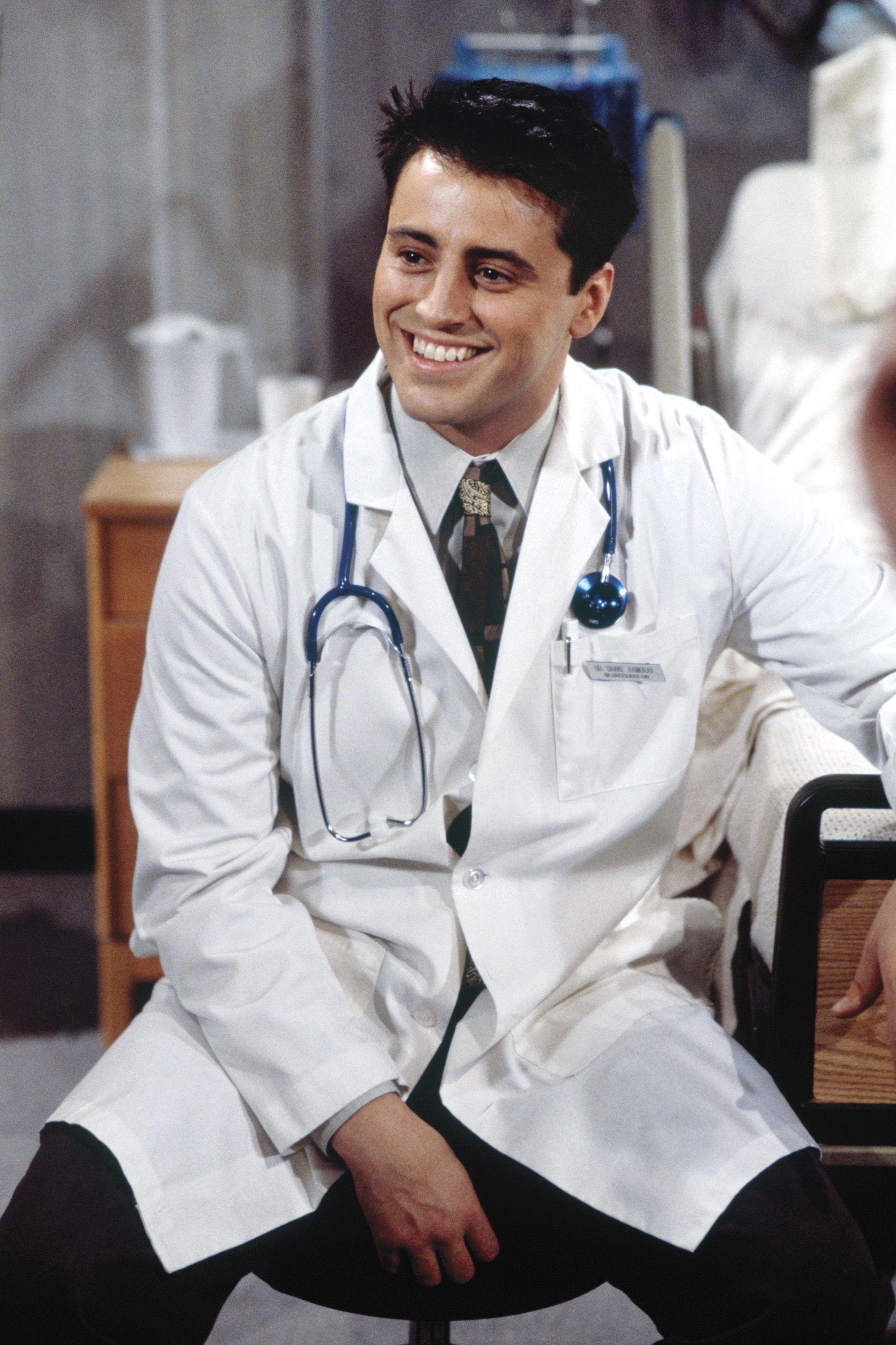 Matt LeBlanc bei den Dreharbeiten zur ersten Staffel von "Friends", ca. 1995. | Quelle: Getty Images