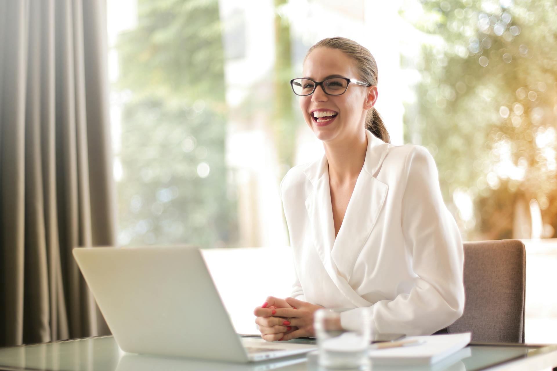 Eine Frau in einem Büro | Quelle: Pexels