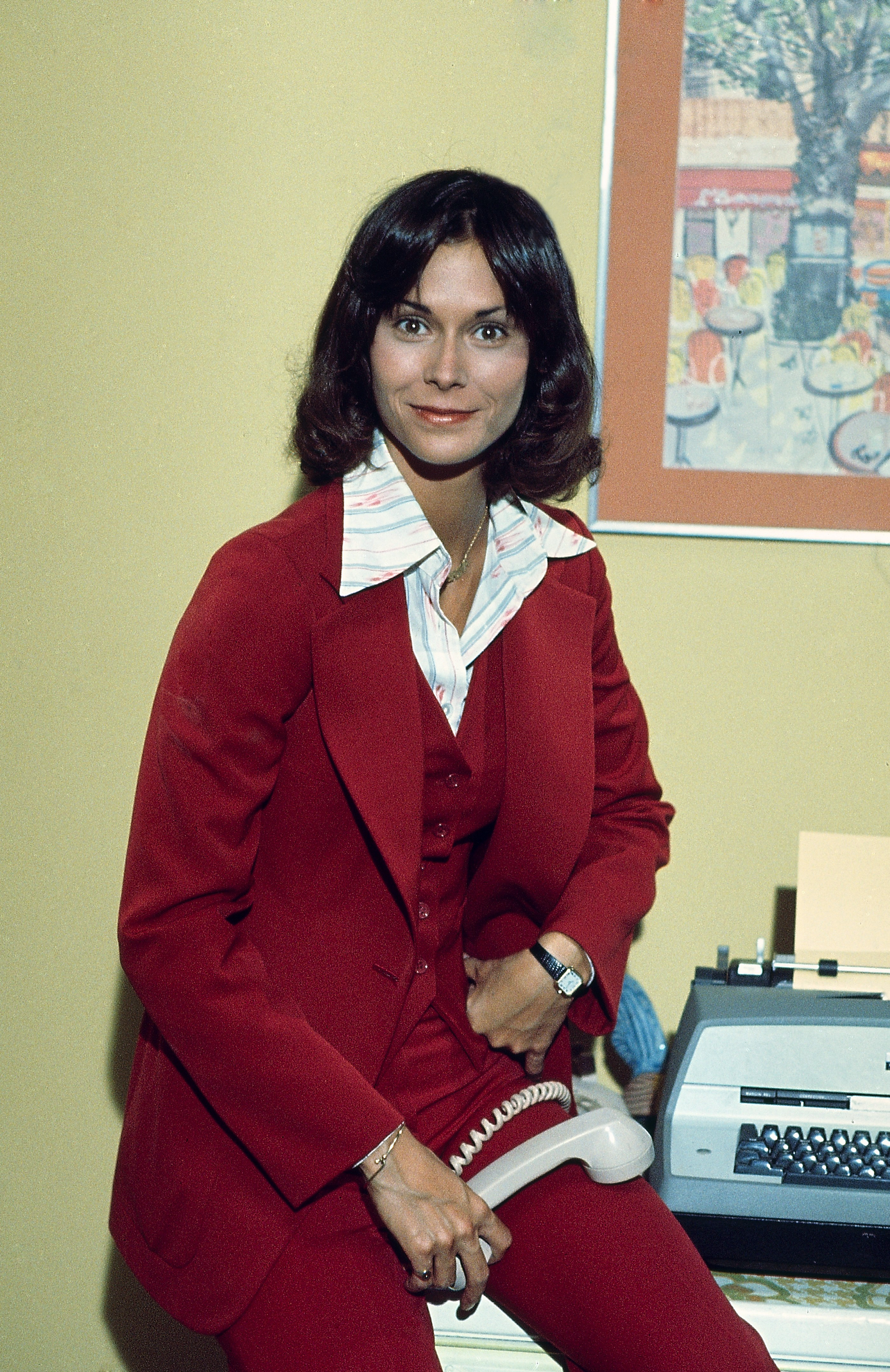 Kate Jackson am Set von "Charlie's Angels", 1976 | Quelle: Getty Images