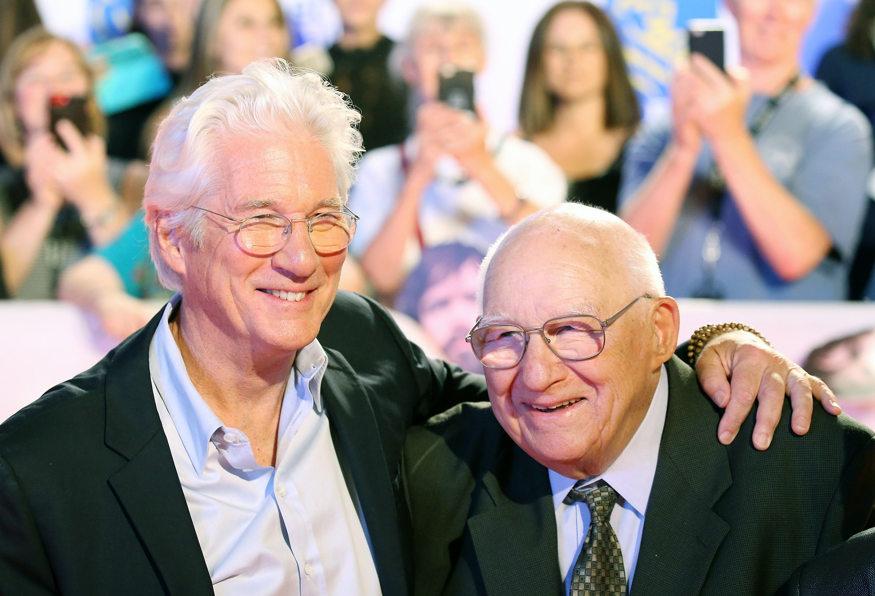 Richard Gere und sein Vater, Homer George Gere, kommen zur Premiere von "Three Christs" - 2017 TIFF - Premieren, Photo Calls und Pressekonferenzen am 14. September 2017 in Toronto, Kanada. ┃Quelle: Getty Images