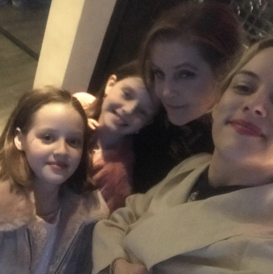 Harper und Finley haben im Oktober 2018 ihren 10. Geburtstag gefeiert. Ihre Eltern hatten sich 2016 getrennt, blieben aber beide weiterhin Teil des Lebens der Mädchen. | Quelle: Instagram/lisampresley