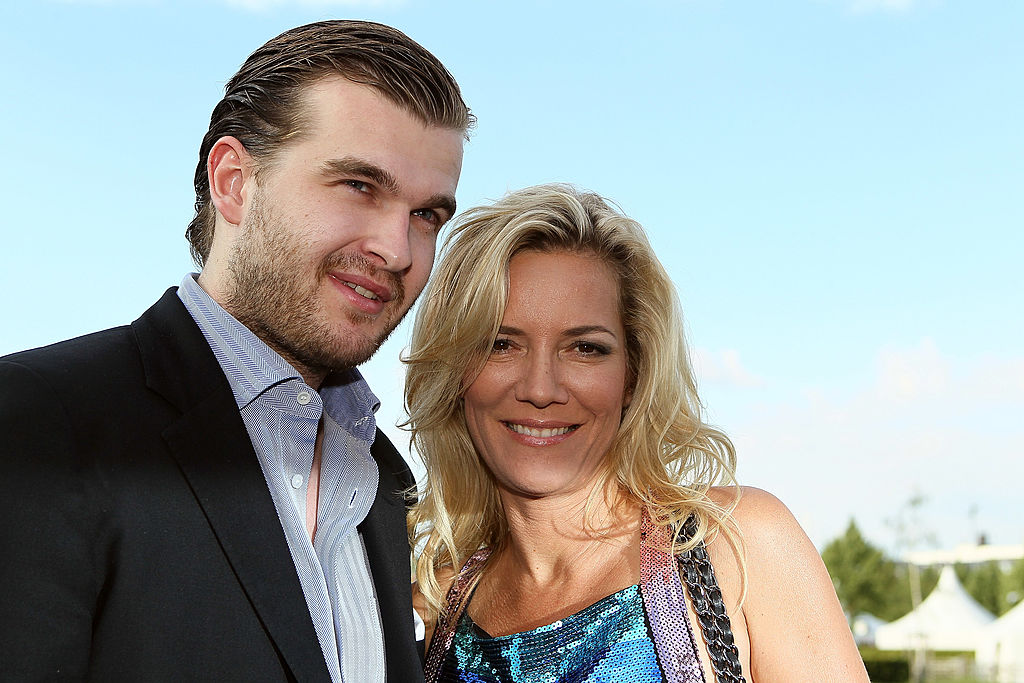 Gregor Nebel und die Schauspielerin Jessica Stockmann posieren während der CHIO-Mediennacht am 13. Juli 2010 in Aachen. | Quelle: Getty Images