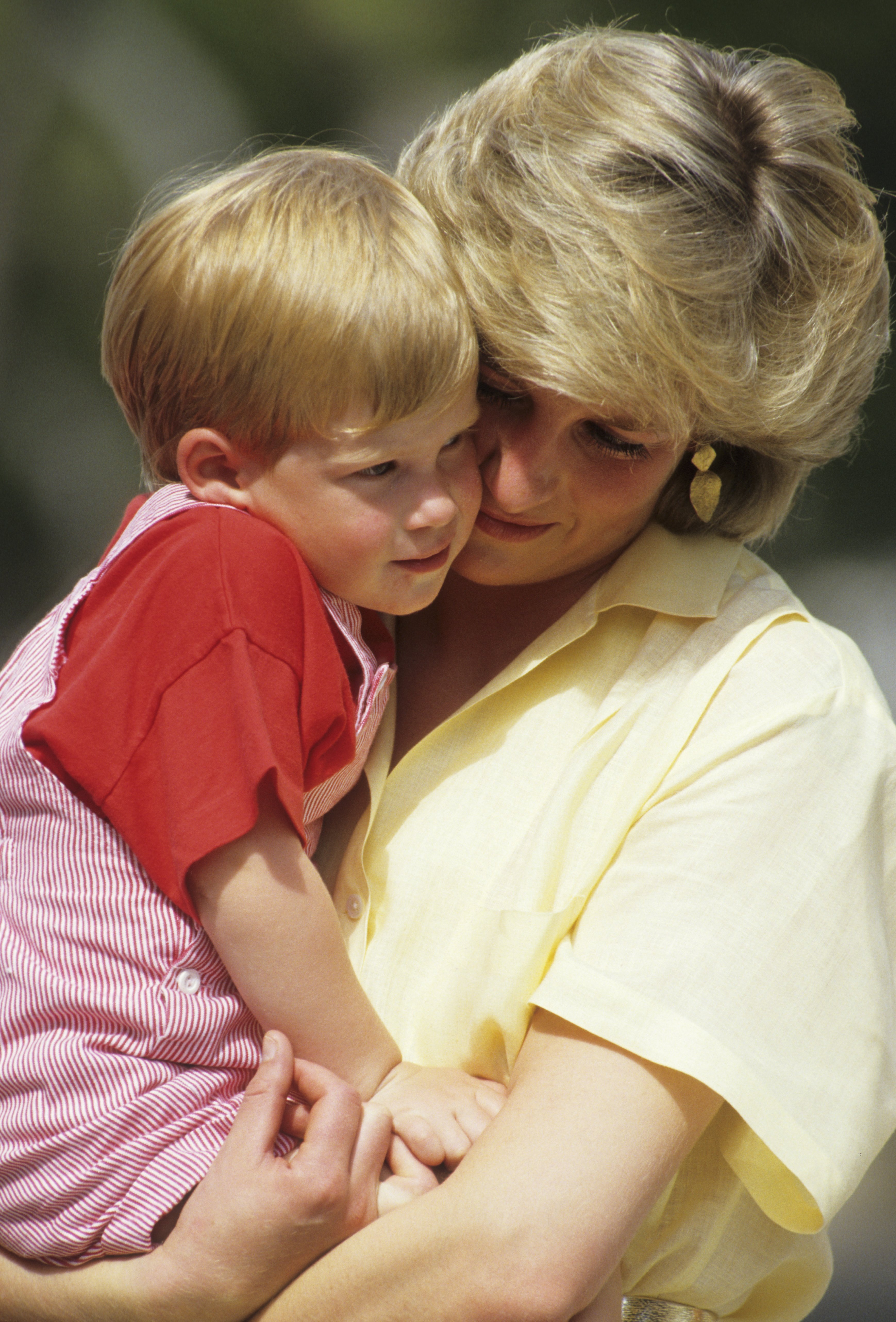 Diana und Prinz Harry 1987 | Quelle: Getty Images