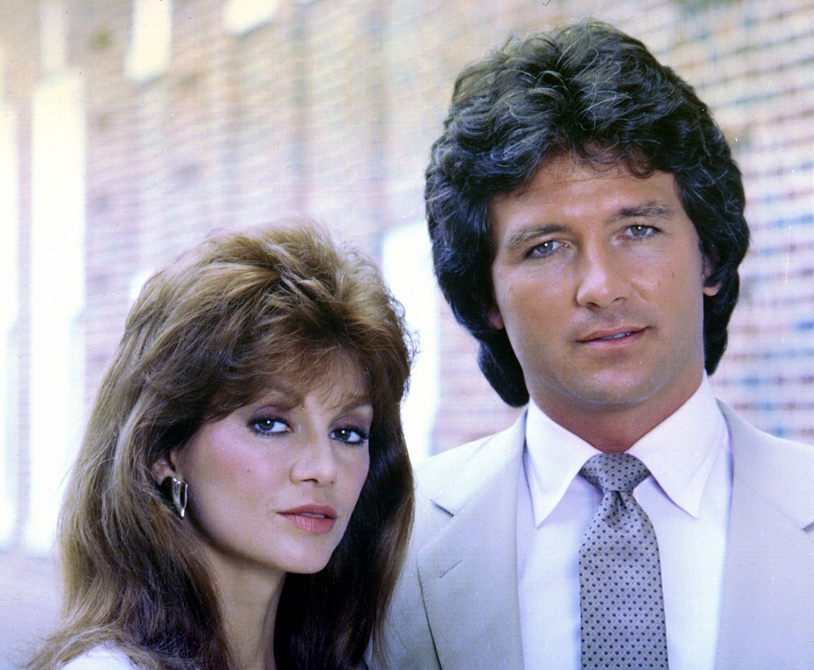 Der "Dallas"-Star und ihr Kollege Patrick Duffy am Set der Erfolgsserie im Jahr 1979. | Quelle: Getty Images