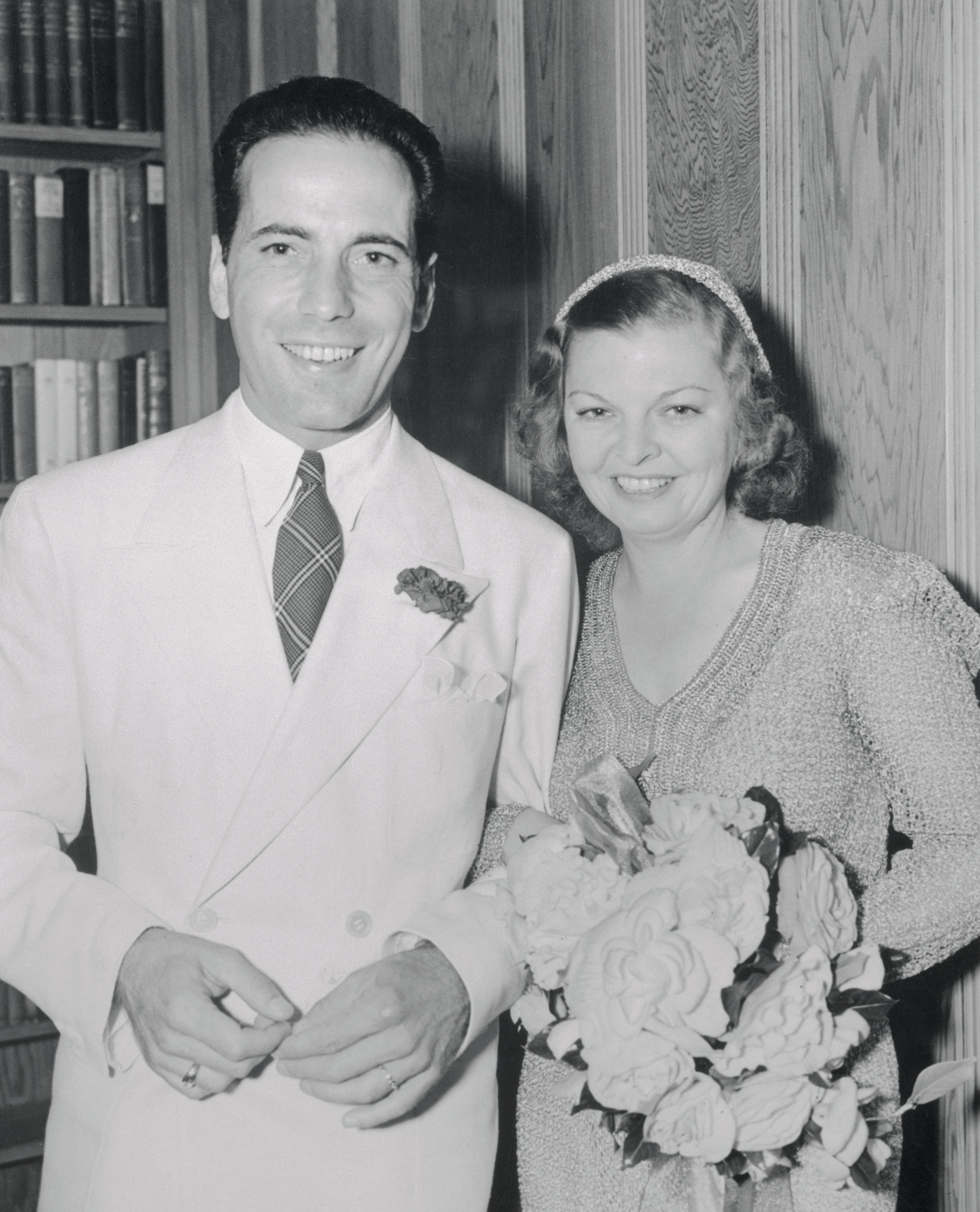 Humphrey Bogart und Mayo Methot kurz nach ihrer Heirat. | Quelle: Getty Images