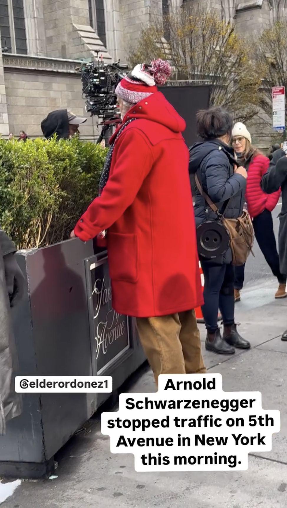 Arnold Schwarzenegger wird in New York City gesichtet, gepostet am 16. Dezember 2024 | Quelle: Instagram.com/elderordonez1