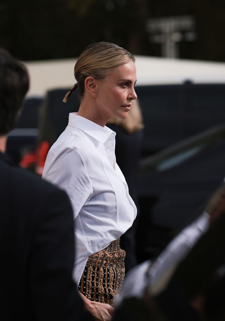 Charlize Theron bei Christian Dior Ready To Wear Spring 2024 im Jardin des Tuileries am 26. September 2023 in Paris, Frankreich.| Quelle: Getty Images