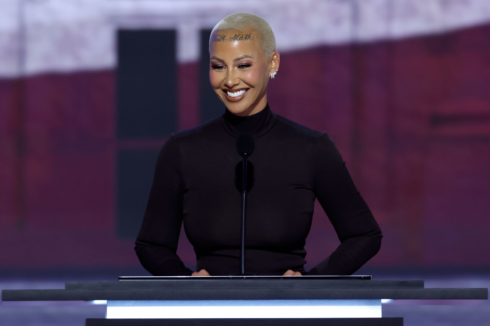 Amber Rose auf der Bühne am ersten Tag der Republican National Convention im Fiserv Forum am 15. Juli 2024 in Milwaukee, Wisconsin. | Quelle: Getty Images