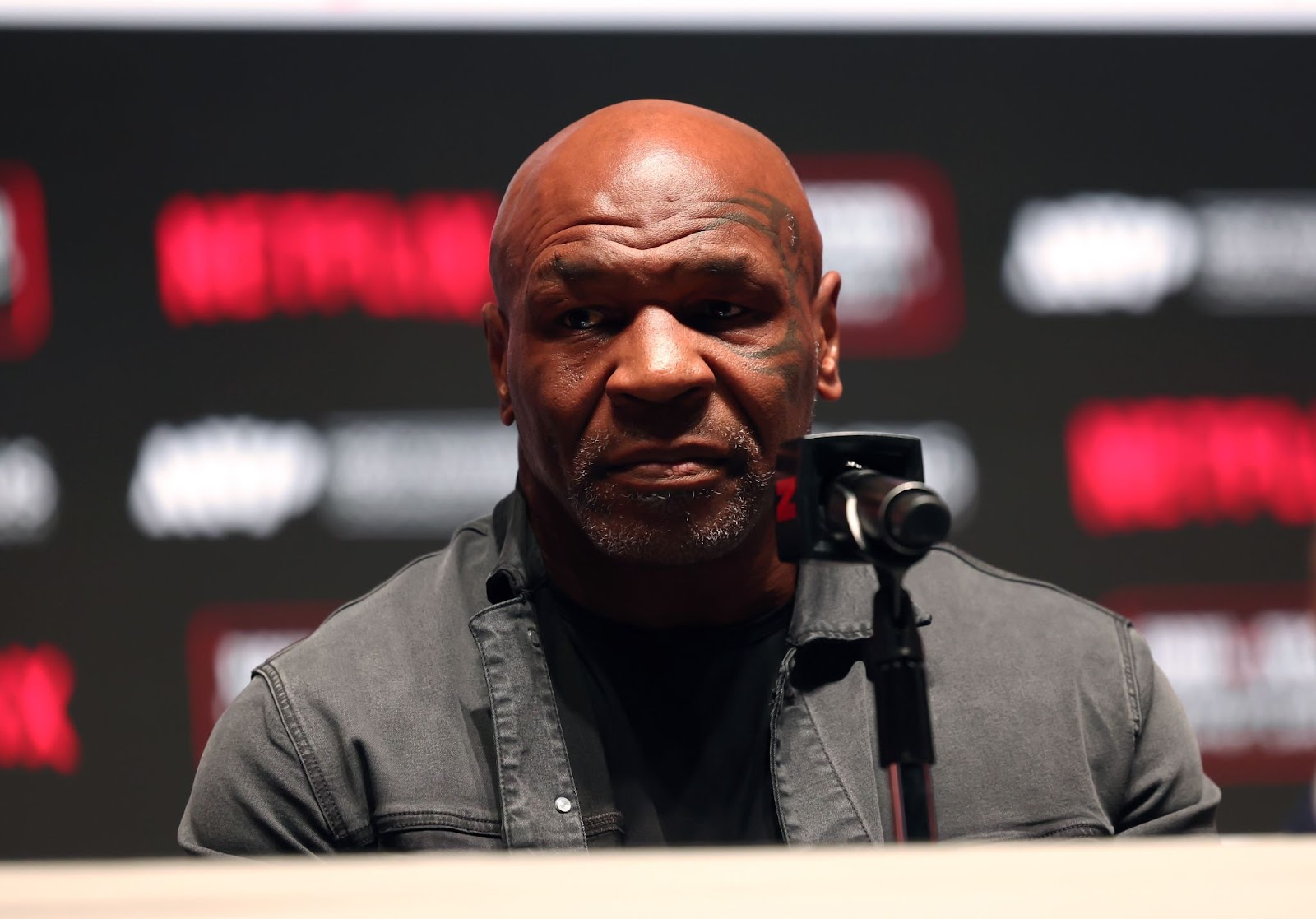 Mike Tyson während einer Pressekonferenz am 13. November 2024 in Dallas, Texas. | Quelle: Getty Images