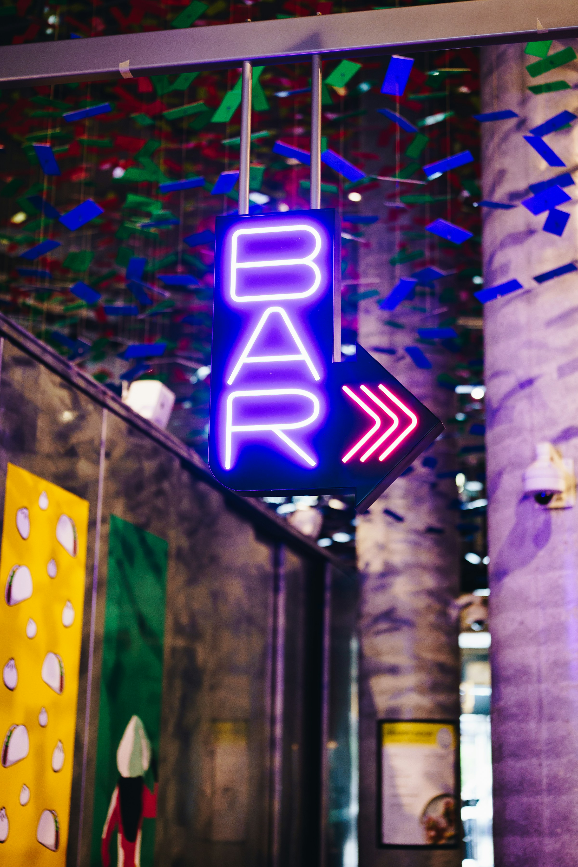 Eine Bar | Quelle: Unsplash