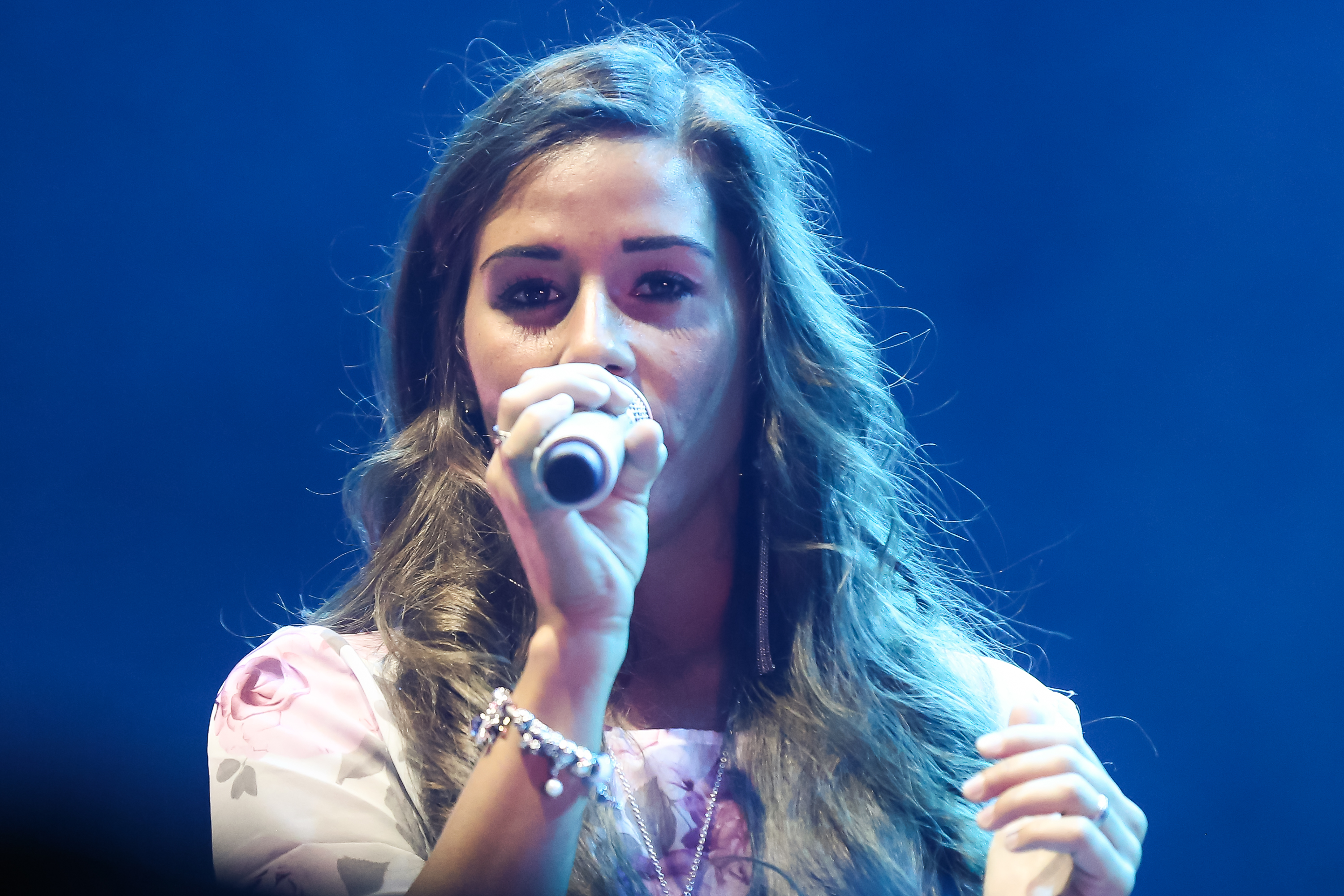 Sarah Engels tritt am 27. Juli 2014 in Wien bei dem „DSDS – Deutschland sucht den Superstar“-Konzert in der Wiener Stadthalle live auf der Bühne auf | Quelle: Getty Images