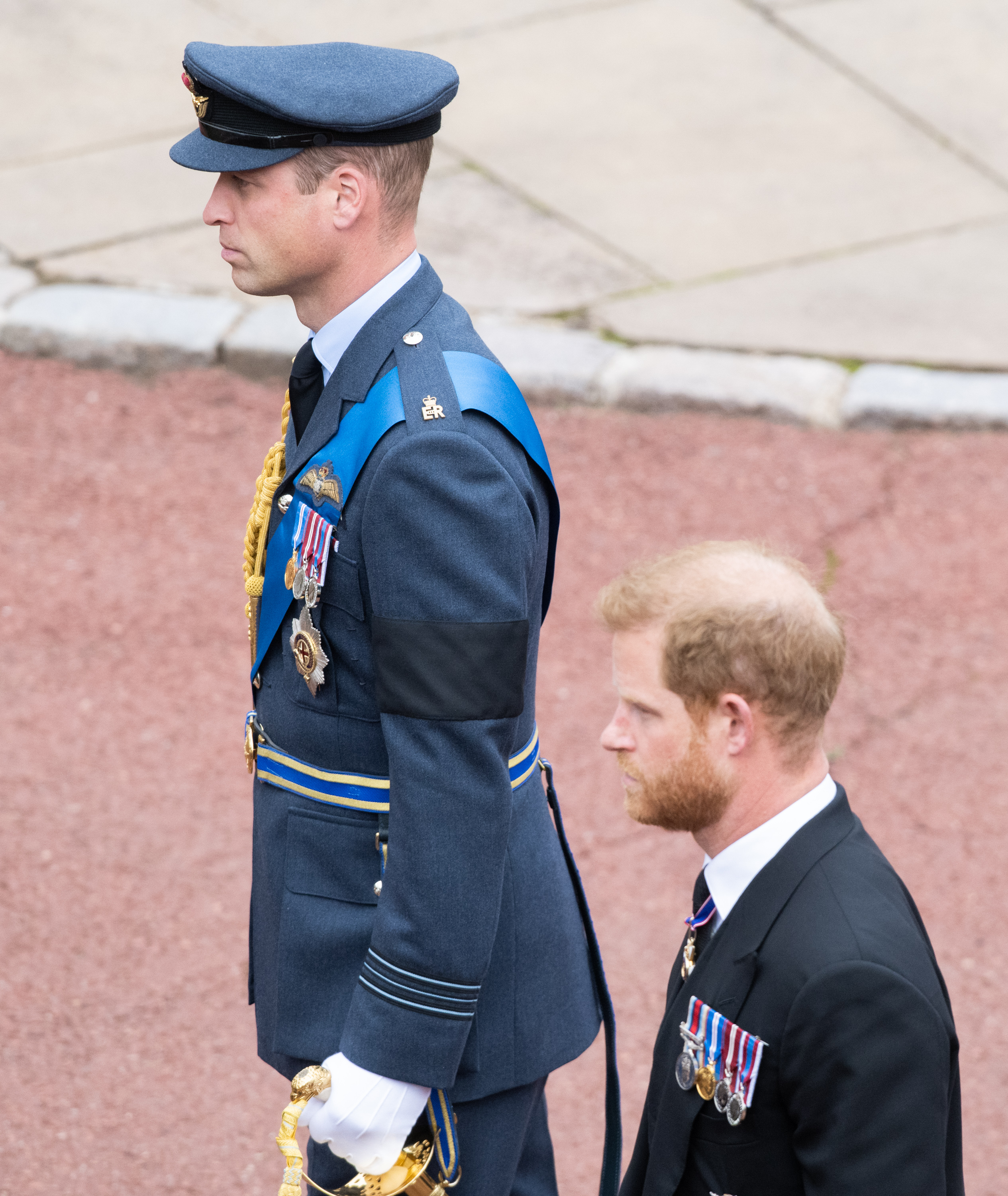 Prinz William und Prinz Harry während der Trauerfeier für Ihre Majestät Königin Elizabeth II. in Windsor, England am 19. September 2022 | Quelle: Getty Images