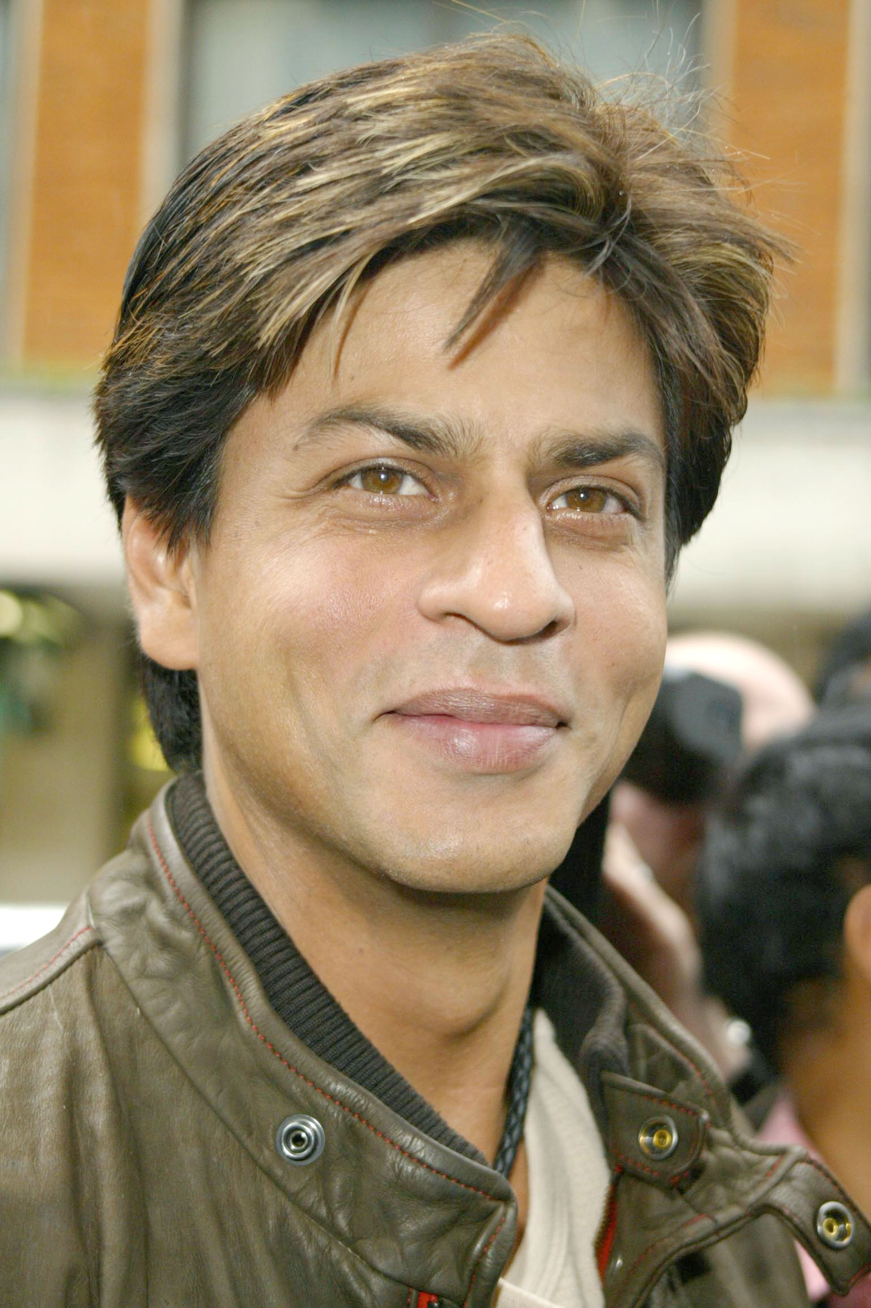 Shah Rukh Khan während Bollywood Stars Promote Temptation 2004 in London. | Quelle: Getty Images