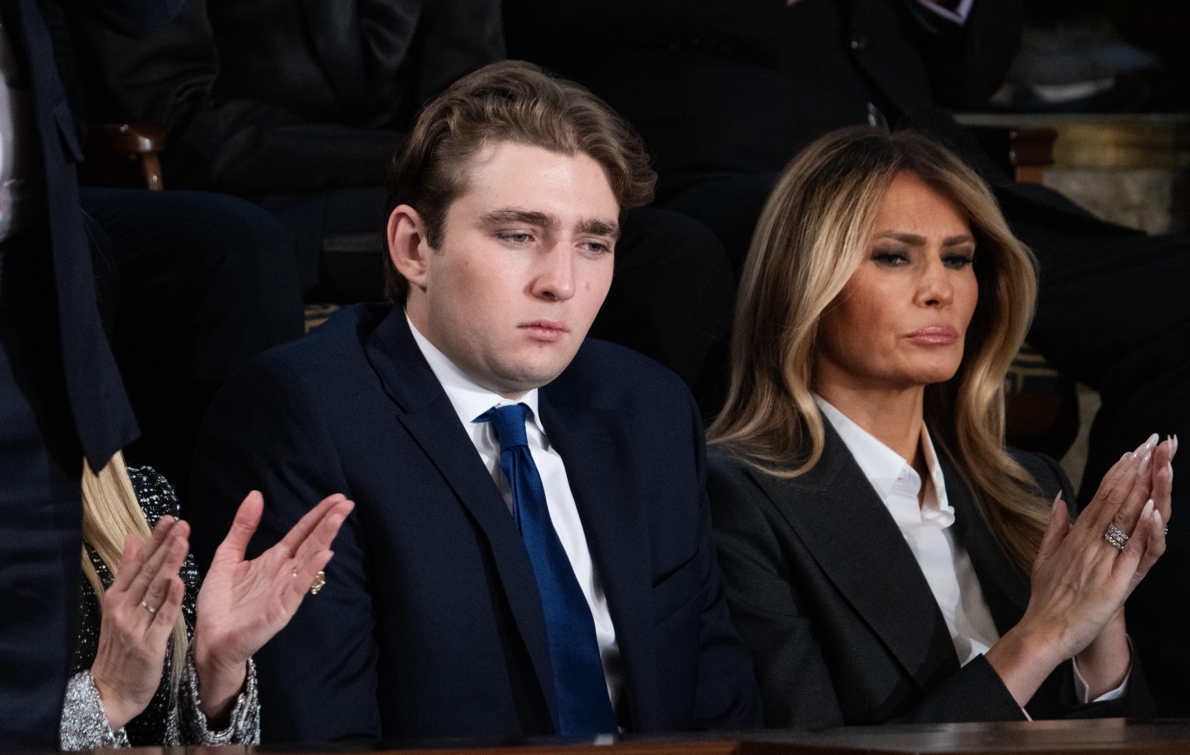 Barron und Melania Trump bei der Rede von Präsident Donald Trump zur Lage der Nation im Repräsentantenhaus des US-Kapitols am 24. Februar 2026. | Quelle: Getty Images