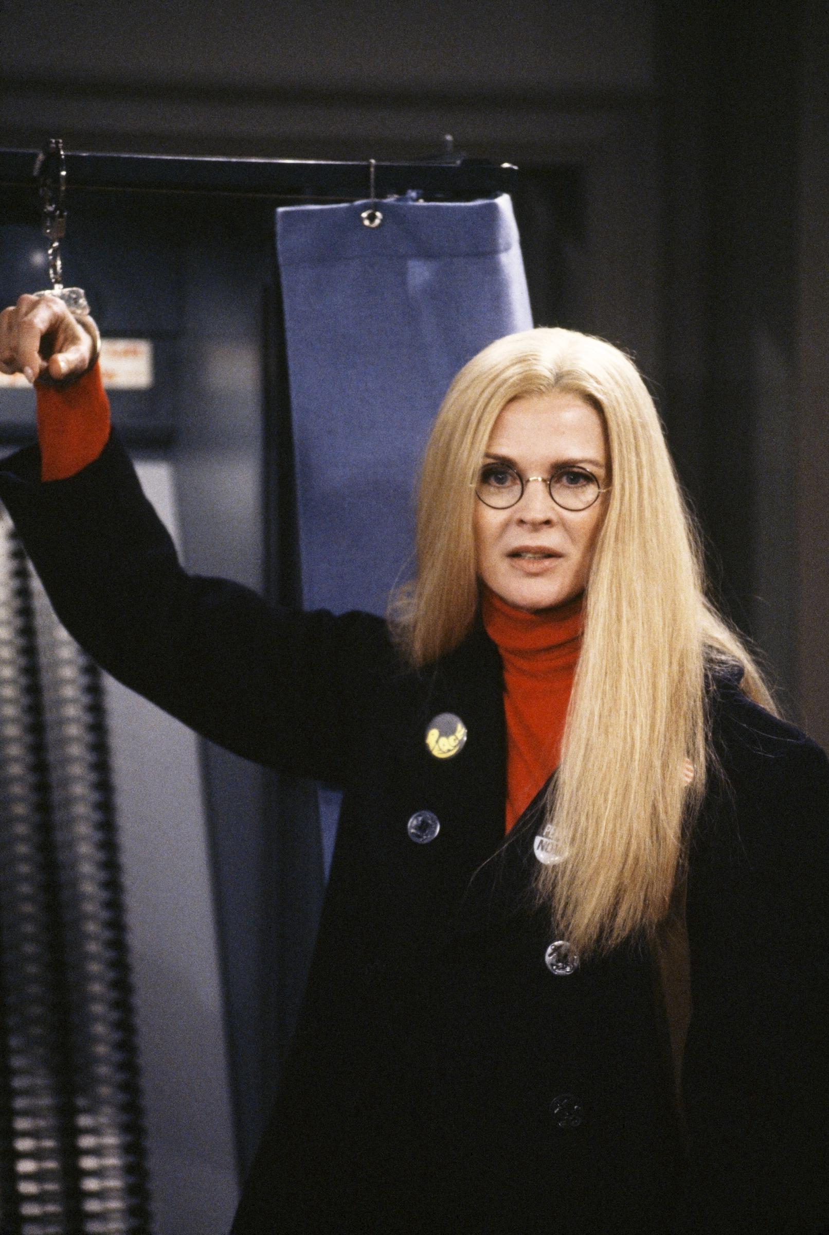 Candice Bergen als Murphy Brown in der Folge von "Murphy Brown" mit dem Titel "A Year to Remember", die am 2. November 1992 ausgestrahlt wurde | Quelle: Getty Images