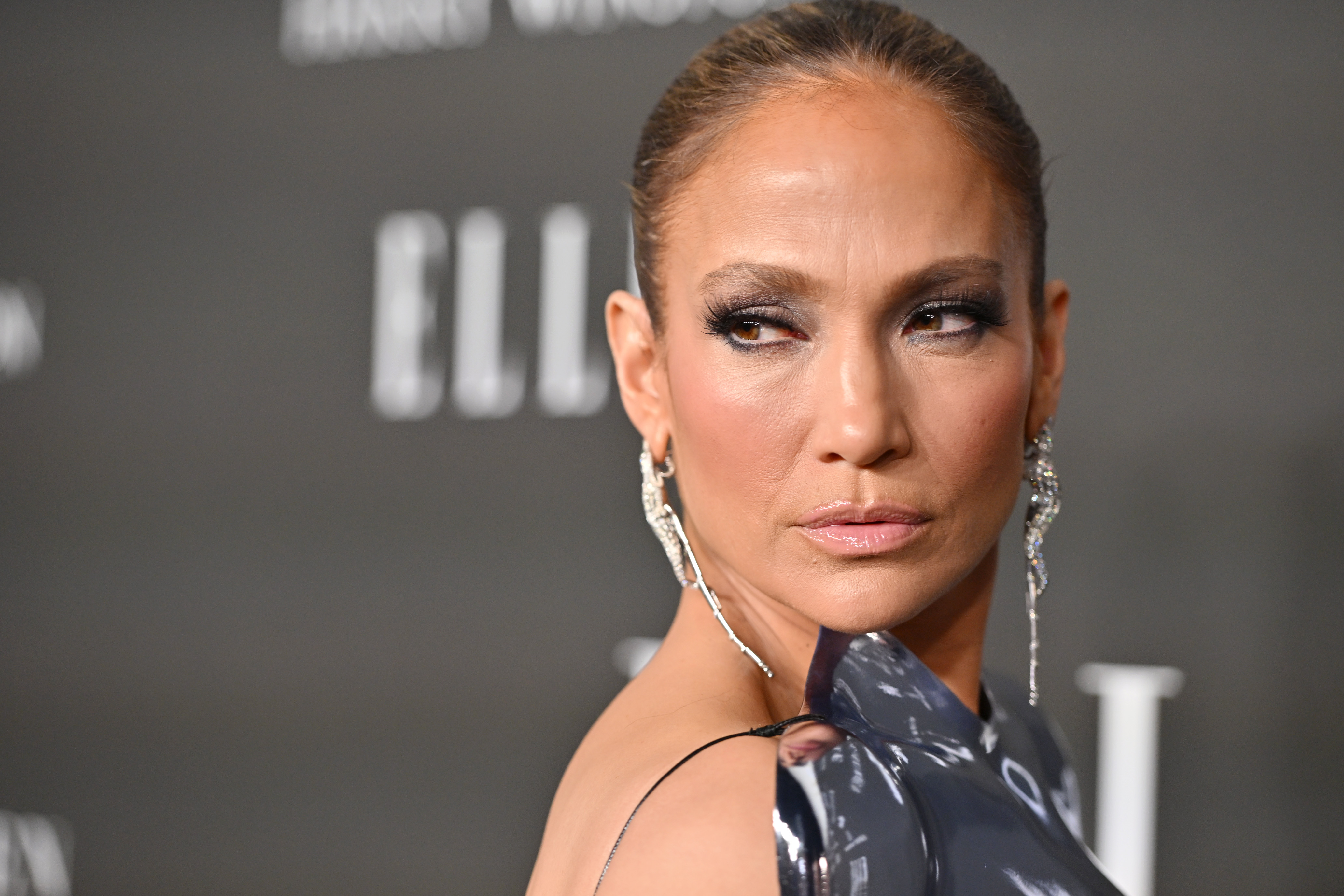 Jennifer Lopez besucht die ELLE 2023 Women in Hollywood Celebration in Los Angeles, Kalifornien am 5. Dezember 2023 | Quelle: Getty Images