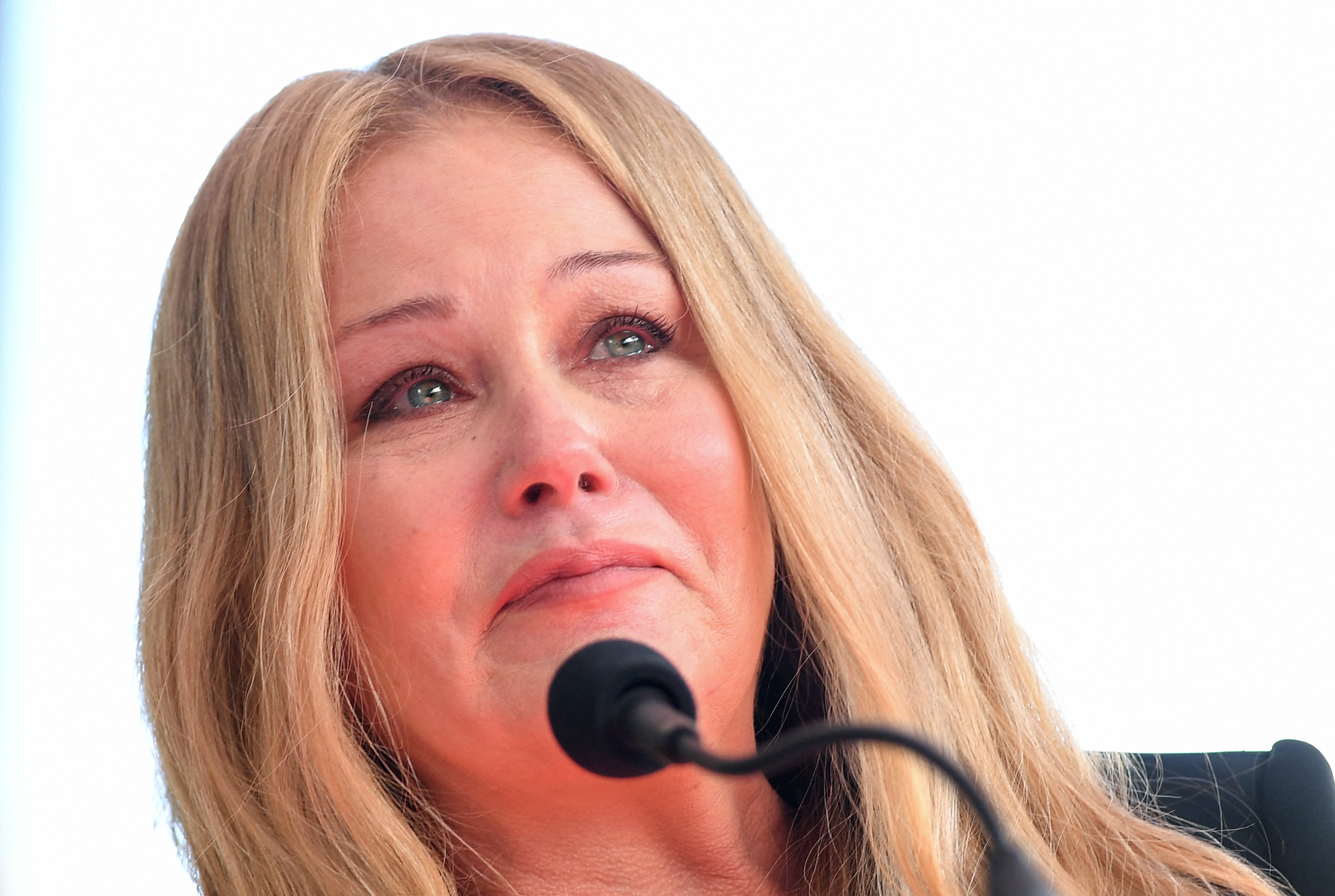 Christina Applegate spricht bei der Verleihung ihres Hollywood Walk of Fame Sterns in Hollywood, Kalifornien, am 14. November 2022. | Quelle: Getty Images