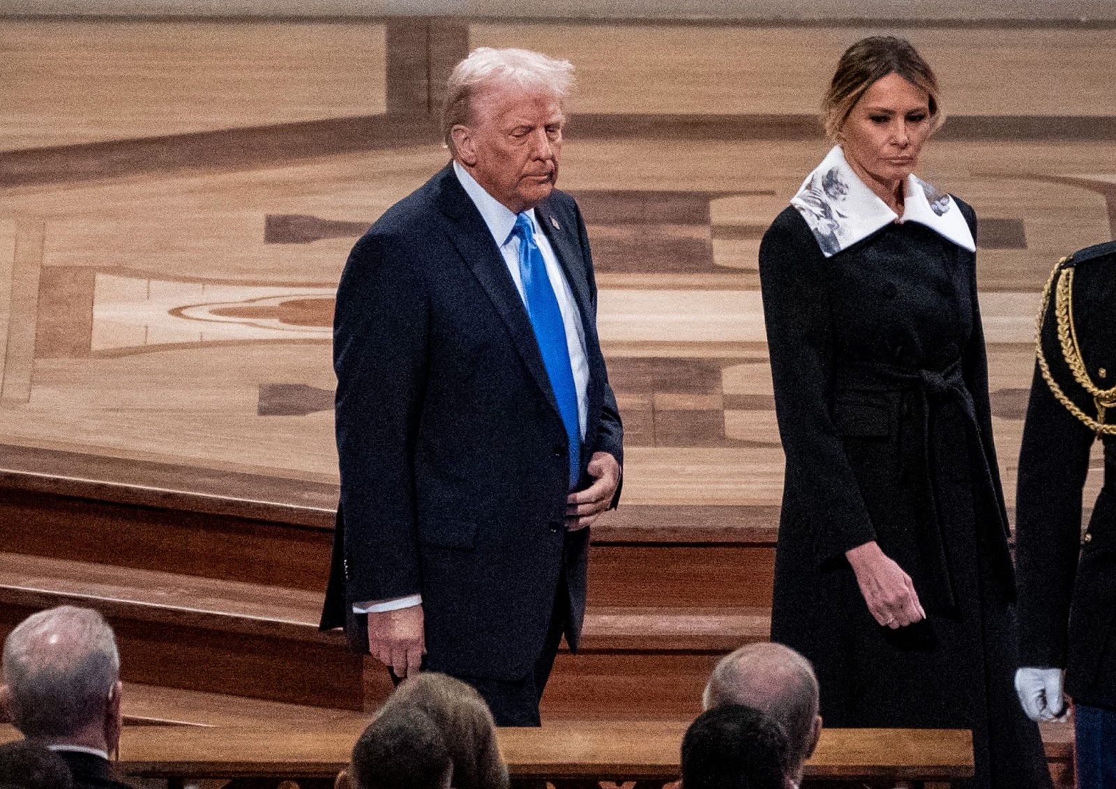 Der designierte US-Präsident Donald Trump und Melania Trump bei der Beerdigung des ehemaligen US-Präsidenten Jimmy Carter am 9. Januar 2025 in Washington, D.C. | Quelle: Getty Images