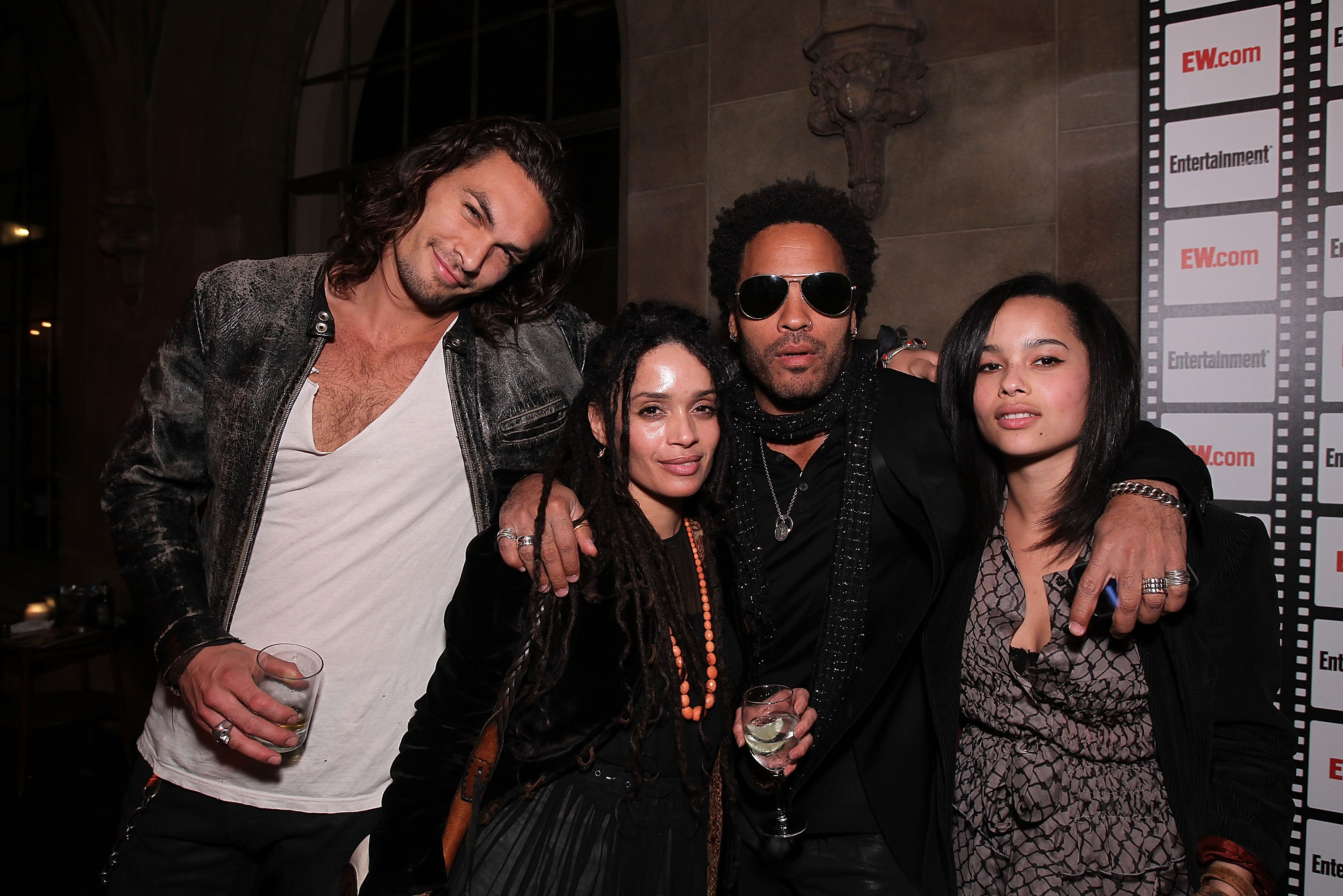 Jason Momoa, Lisa Bonet, Lenny Kravitz und Zoe Kravitz auf der Party von Entertainment Weekly am 25. Februar 2010 in Los Angeles, Kalifornien. | Quelle: Getty Images