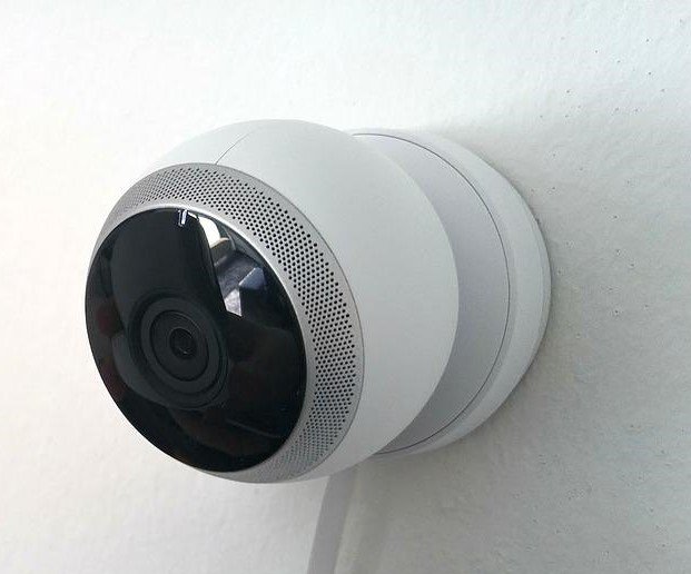 Laura installierte eine versteckte Kamera in Ryans Schlafzimmer. | Quelle: Pixabay