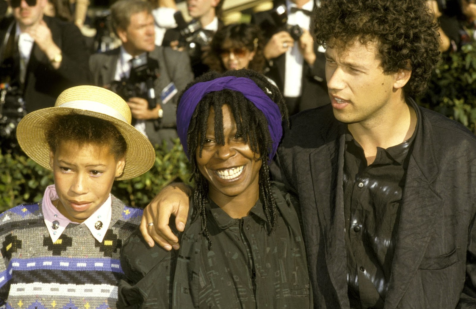 Alexandra Martin, Whoopi Goldberg und ihr Mann David Claessen bei den 38. jährlichen Primetime Emmy Awards 1986. | Quelle: Getty Images