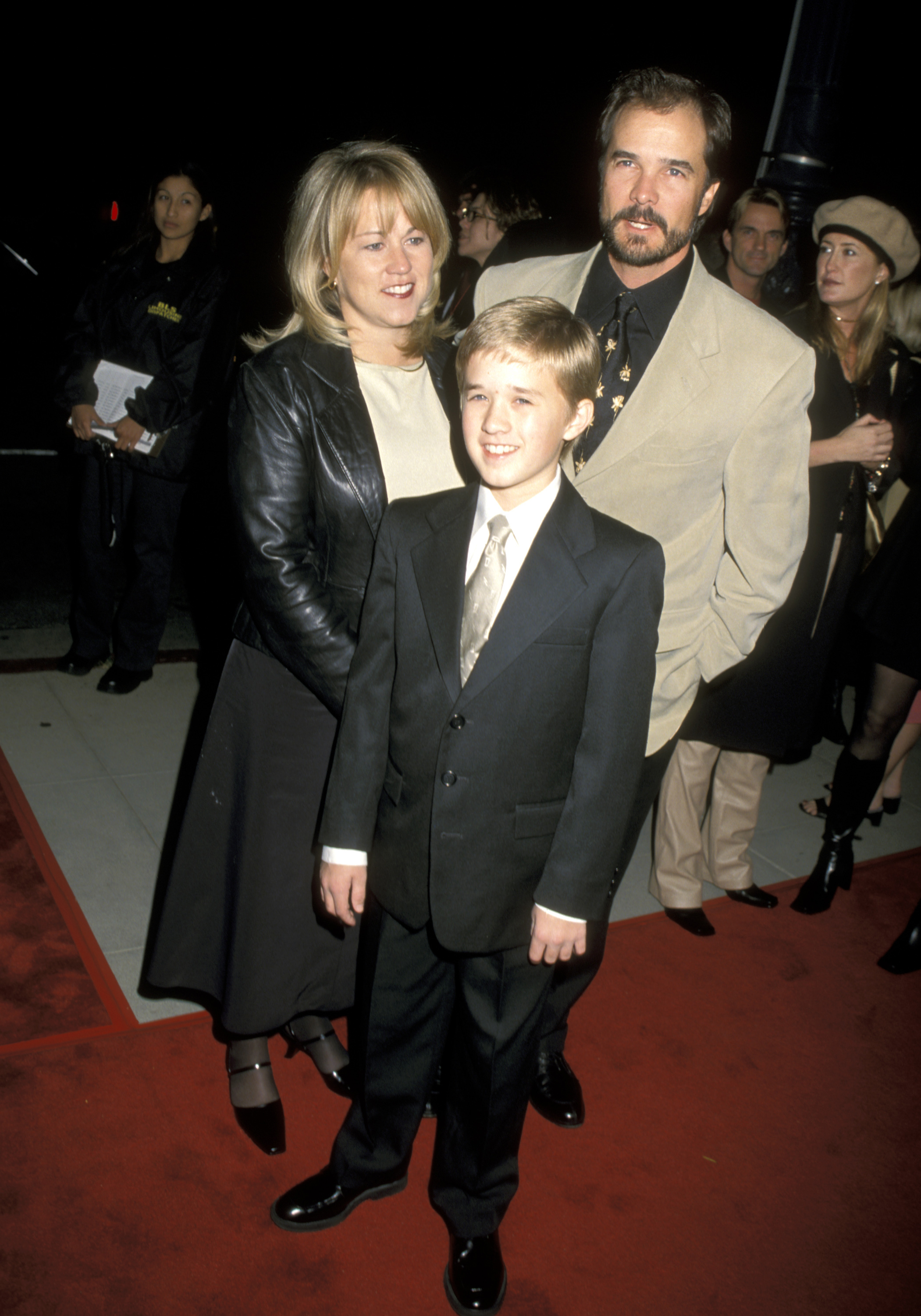 Theresa Osment, Haley Osment und Michael Osment bei der Premiere von "Pay It Forward" in Los Angeles, 2000 | Quelle: Getty Images