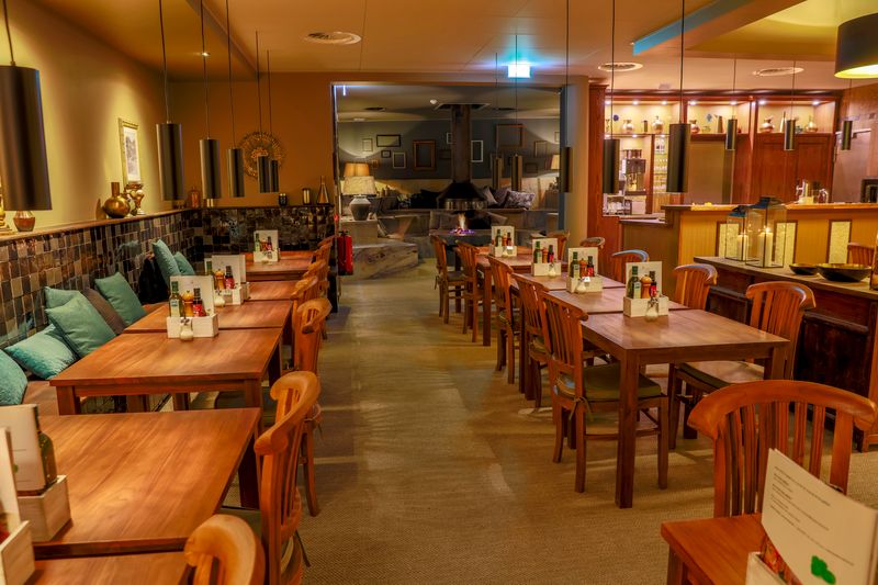 Ein leeres Restaurant. | Quelle: Getty Images