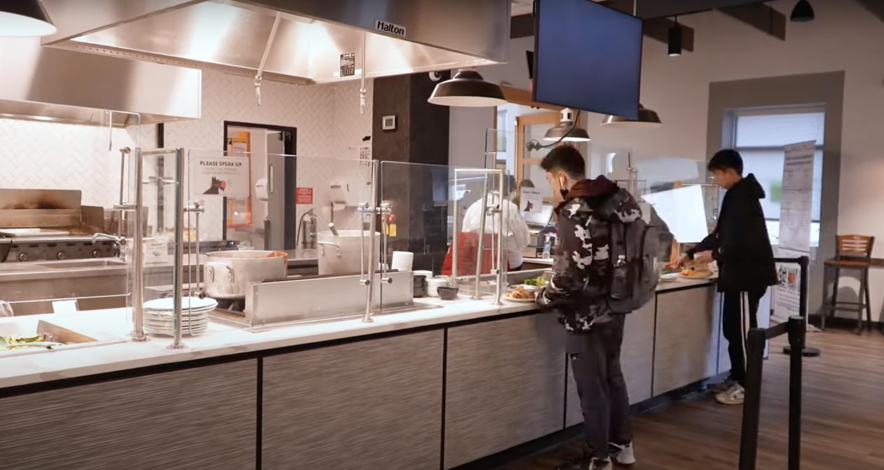 Carnegie Mellon University's dining services am 9. Februar 2023 | Quelle: YouTube/Carnegie Mellon University Student Affairs