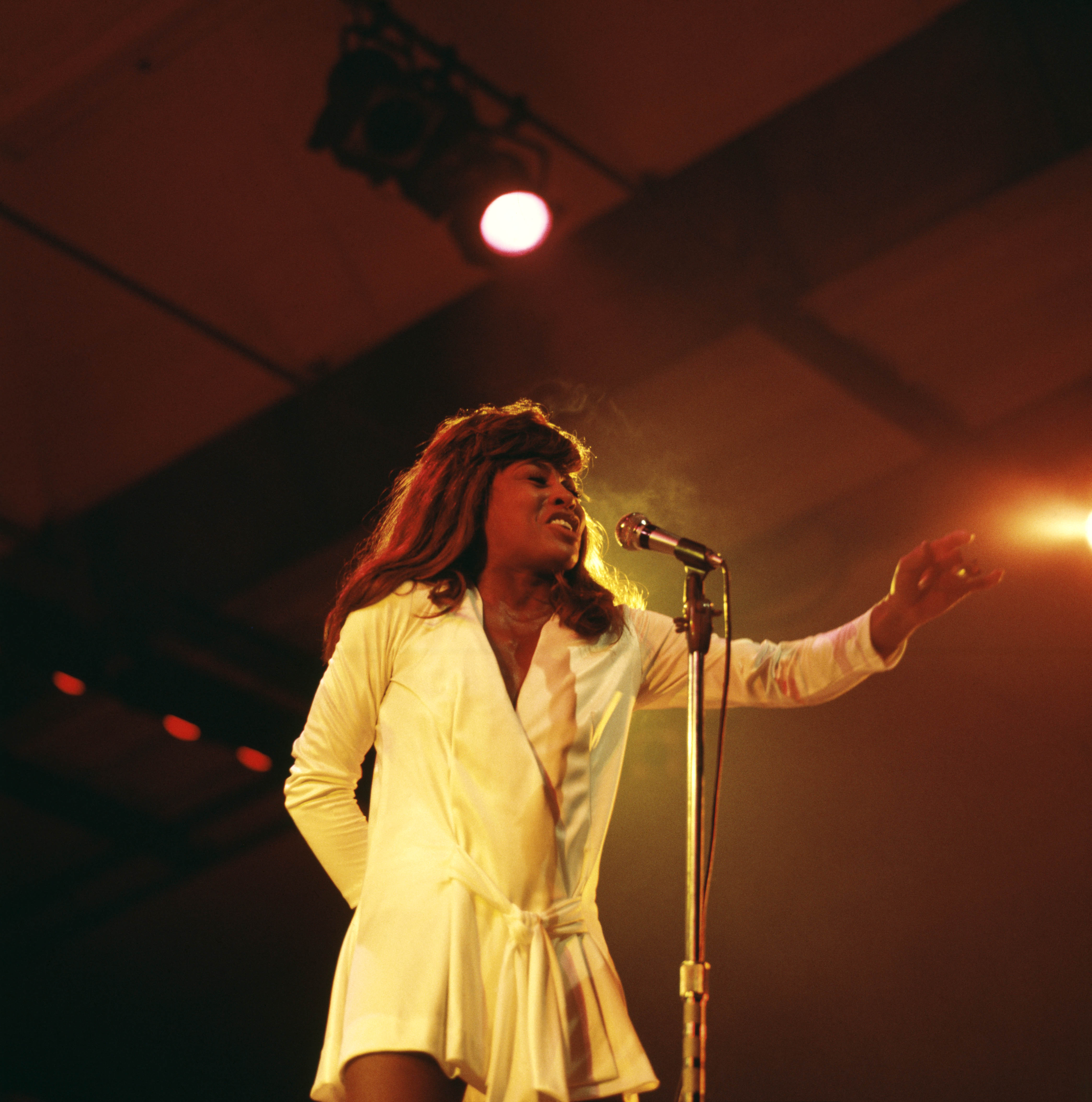 Die Sängerin auf der Bühne am 11. Juli 1970. | Quelle: Getty Images