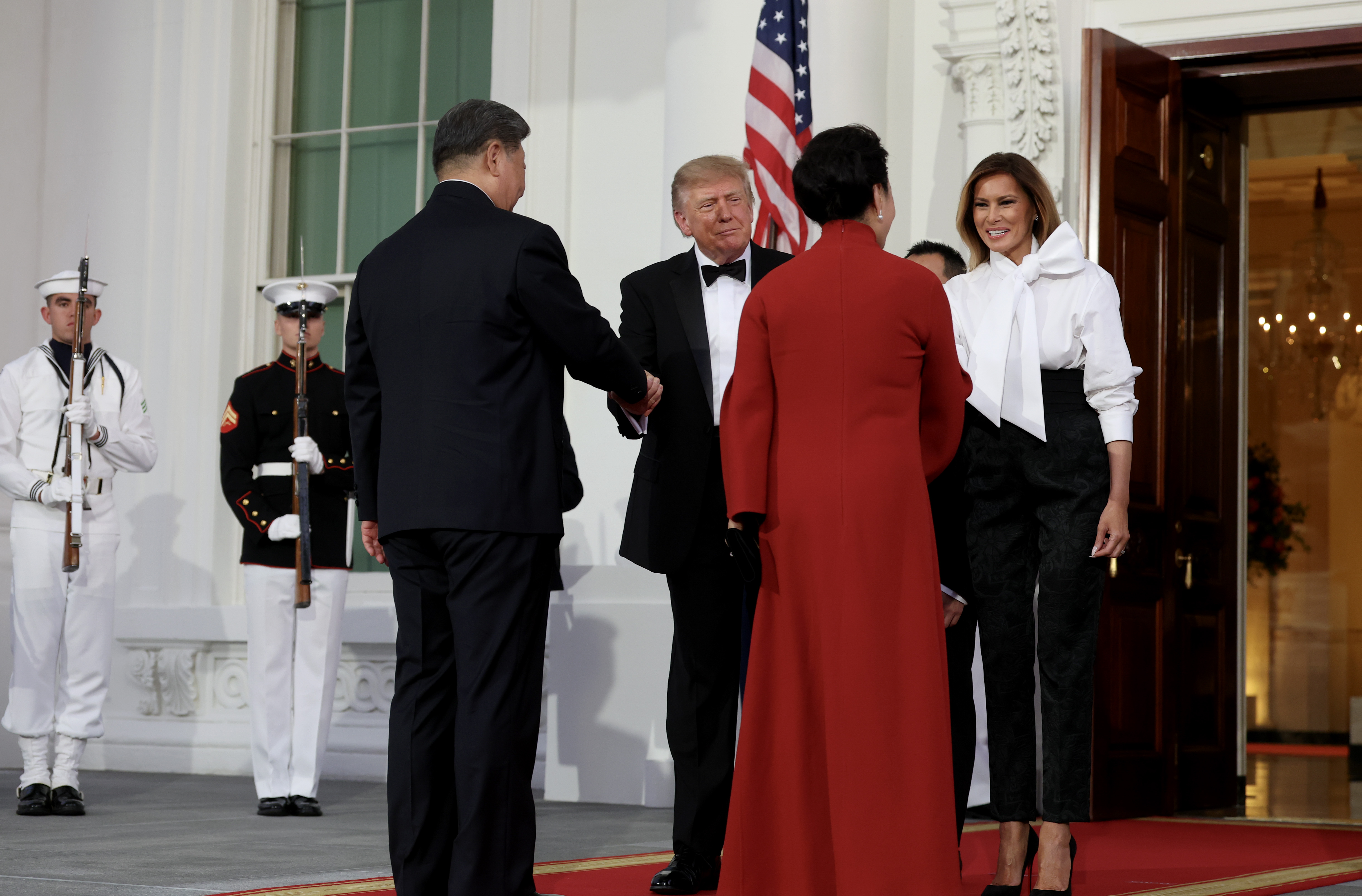 Melanias Engagement für Online-Sicherheit führte sie auch zum Capitol Hill, wo sie sich persönlich für Gesetze einsetzte, die sich gegen intime Bilder ohne Einwilligung und KI-generierte Deepfakes richten. | Quelle: Getty Images