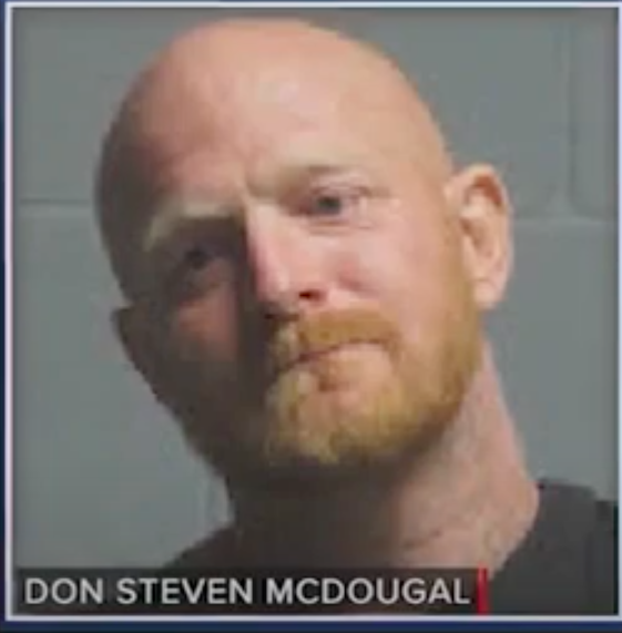 Don Steven McDougal posiert für ein Verbrecherfoto, das am 22. Februar 2024 veröffentlicht wurde | Quelle: YouTube/ABC 7 Chicago