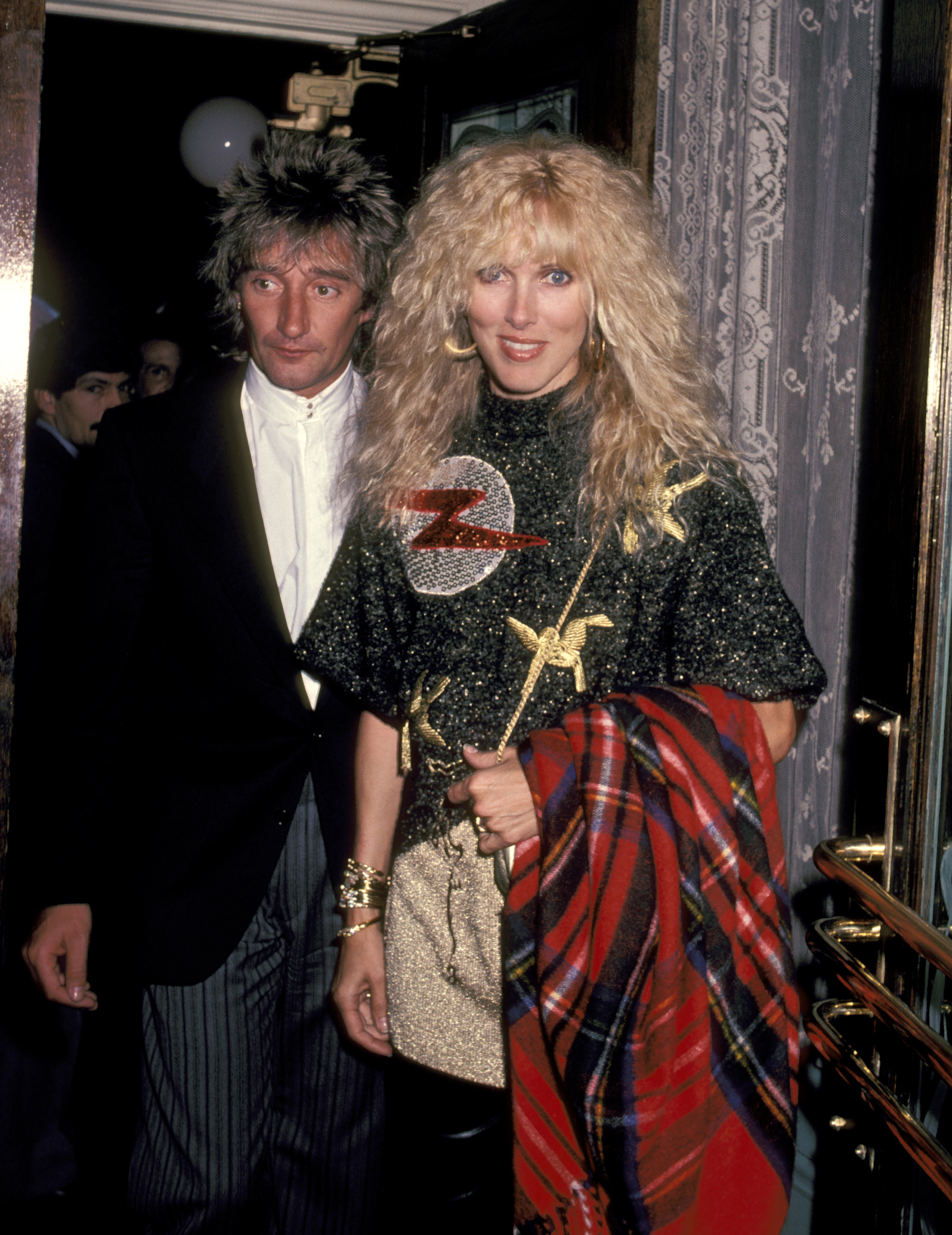 Rod und Alana Stewart bei einer Dinnerparty am 1. Oktober 1981 | Quelle: Getty Images